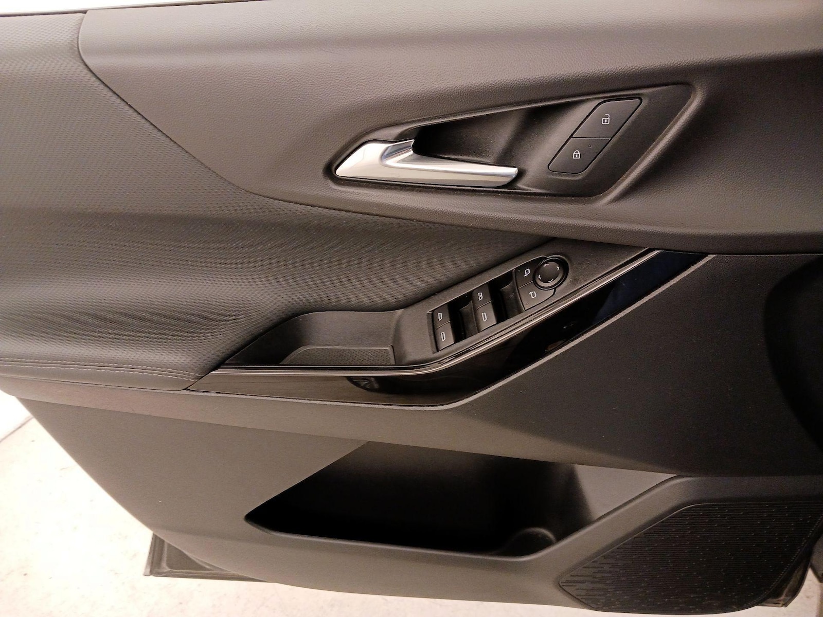 2025 Chevrolet Equinox LT - Photo 13