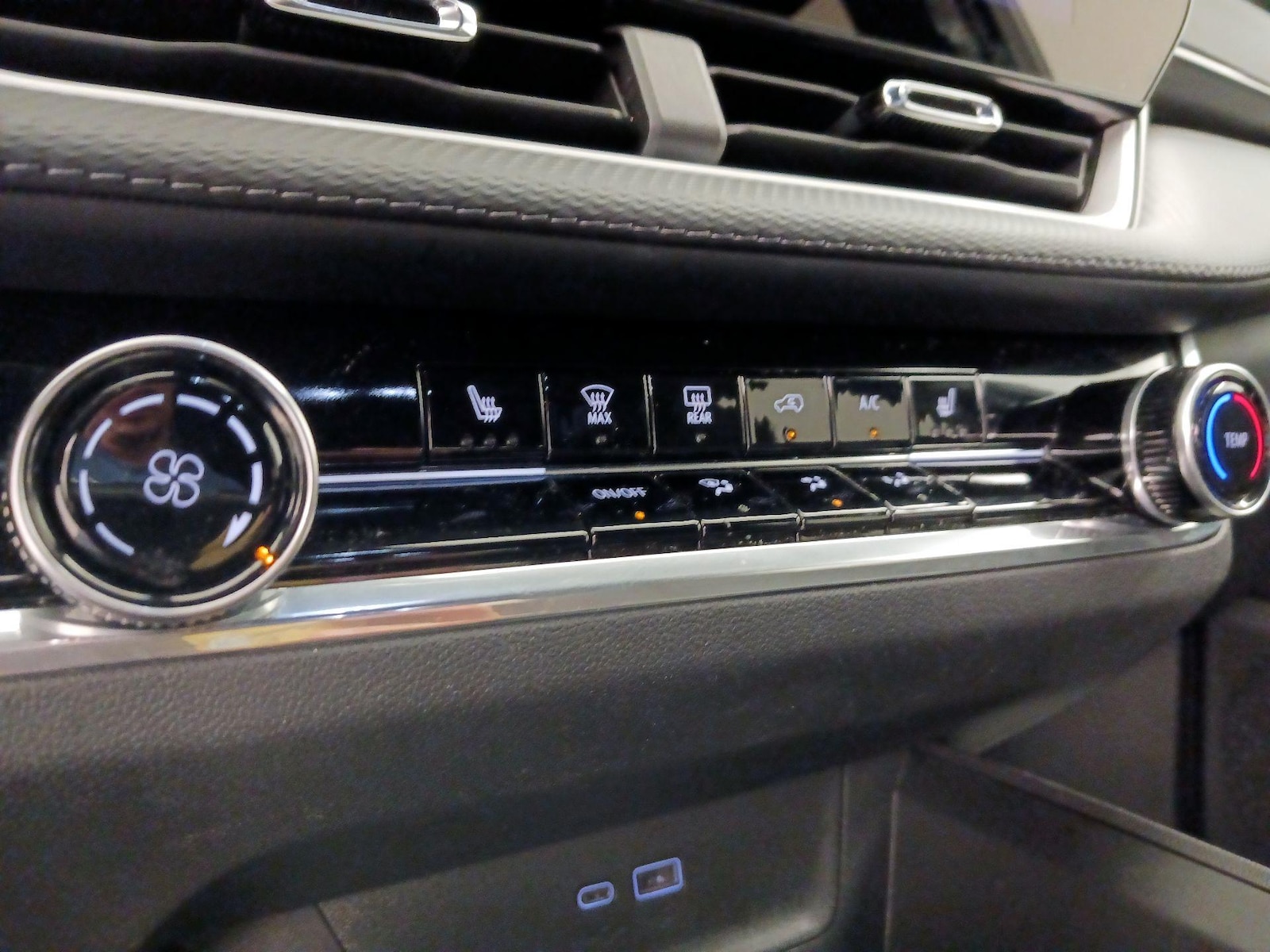 2025 Chevrolet Equinox LT - Photo 18