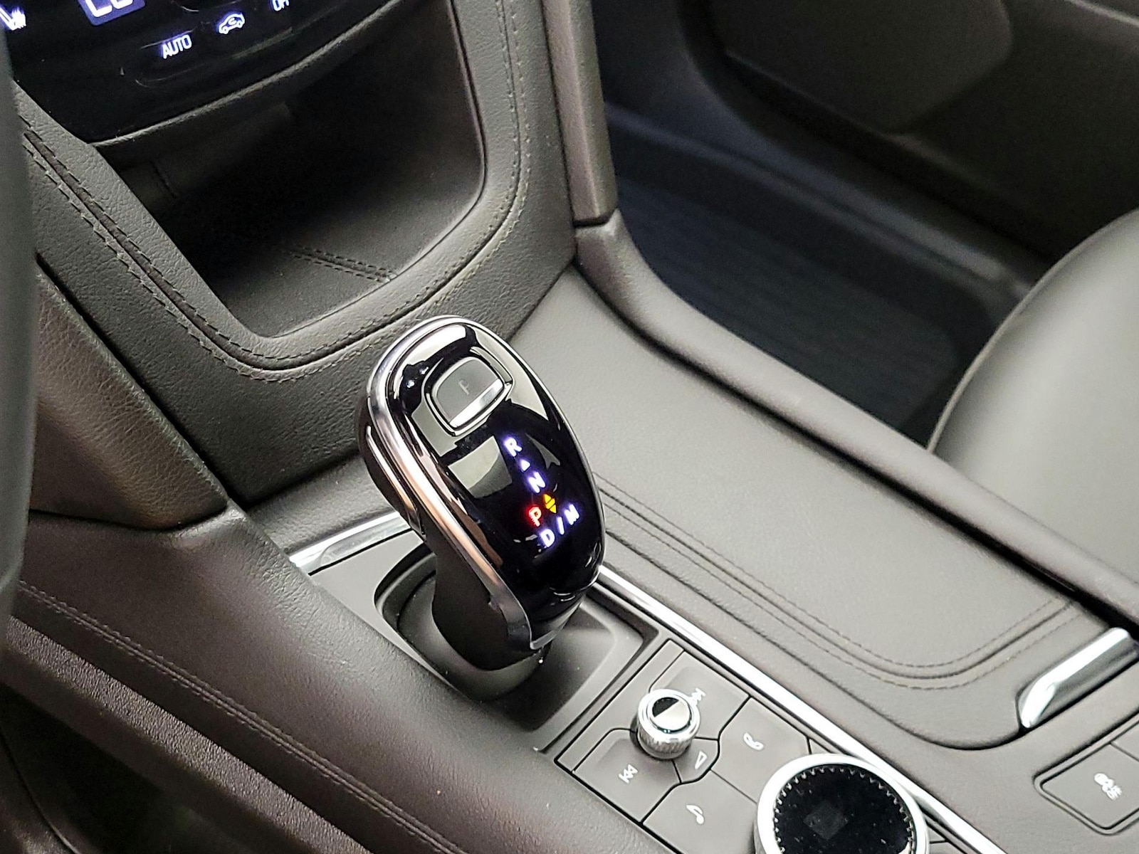 2025 Cadillac XT6 Luxury - Photo 18