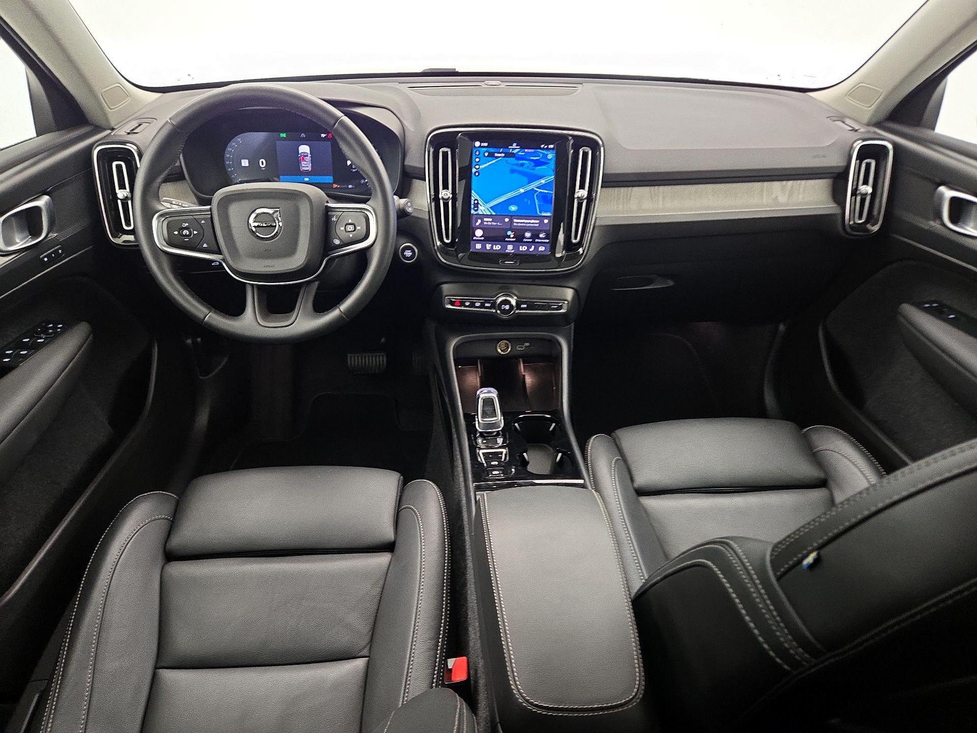 Thumbnail: 2025 Volvo XC40 - 9