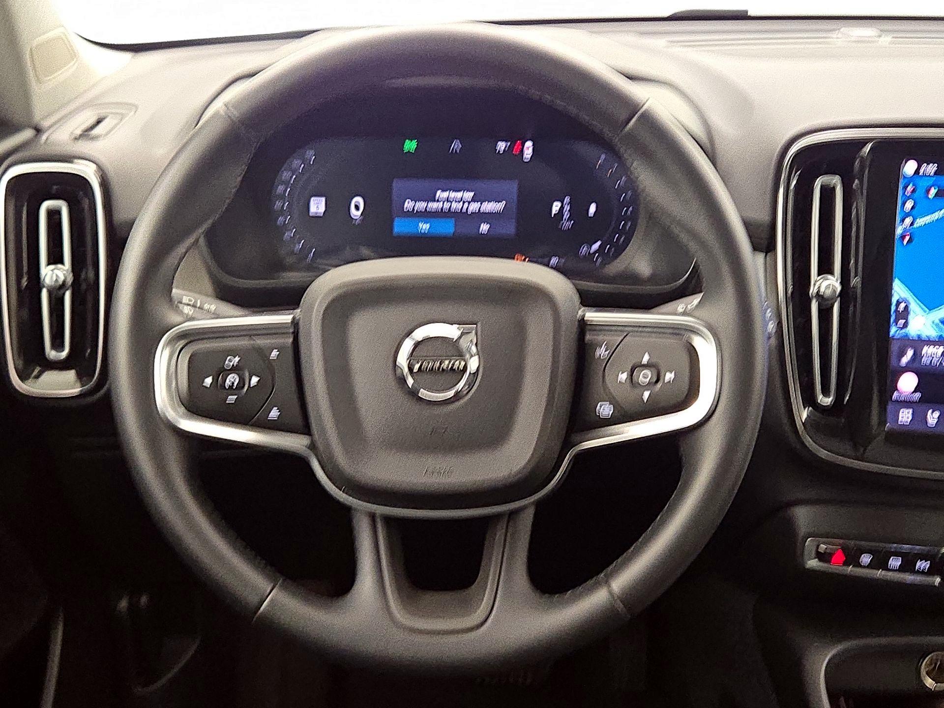 Thumbnail: 2025 Volvo XC40 - 10