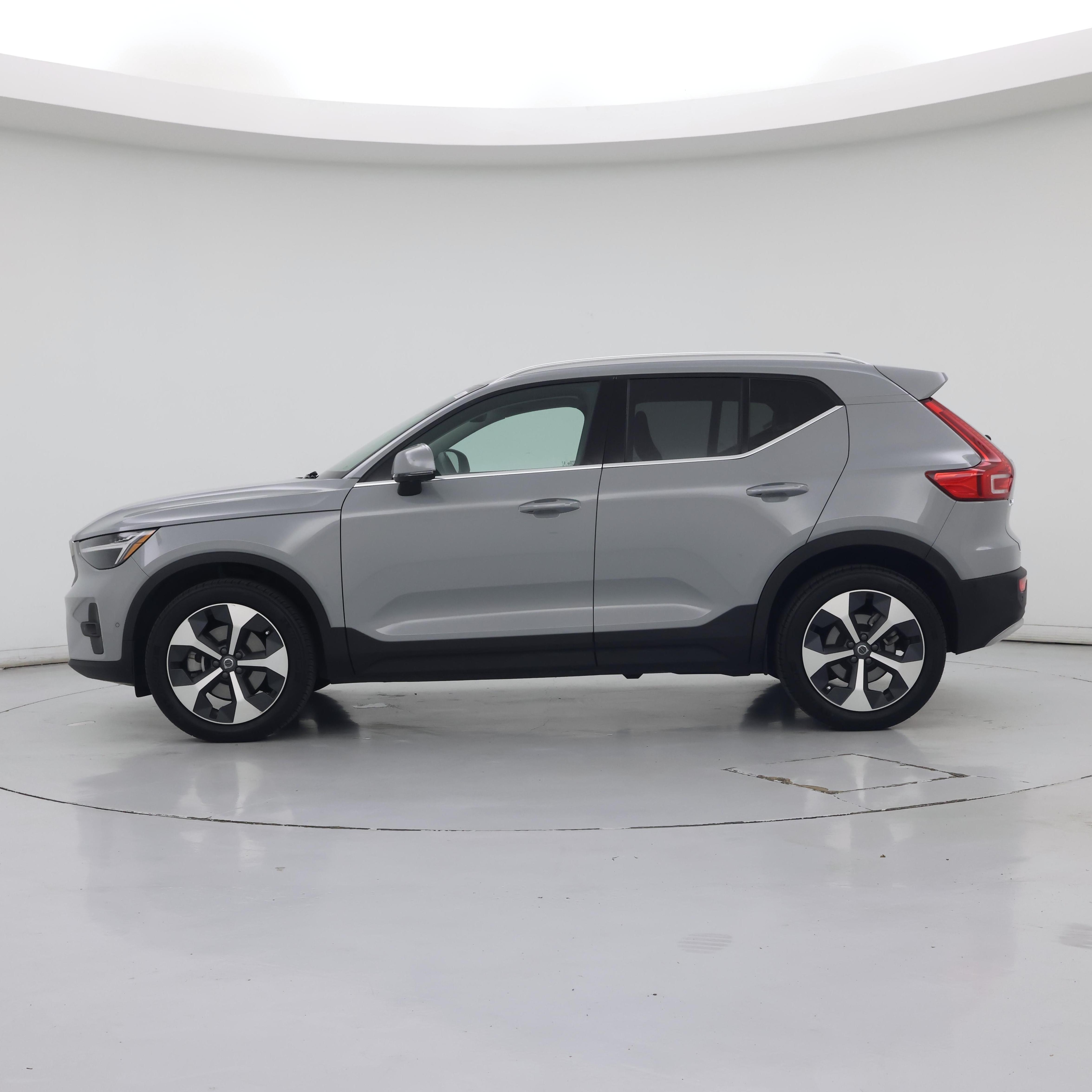Thumbnail: 2025 Volvo XC40 - 3