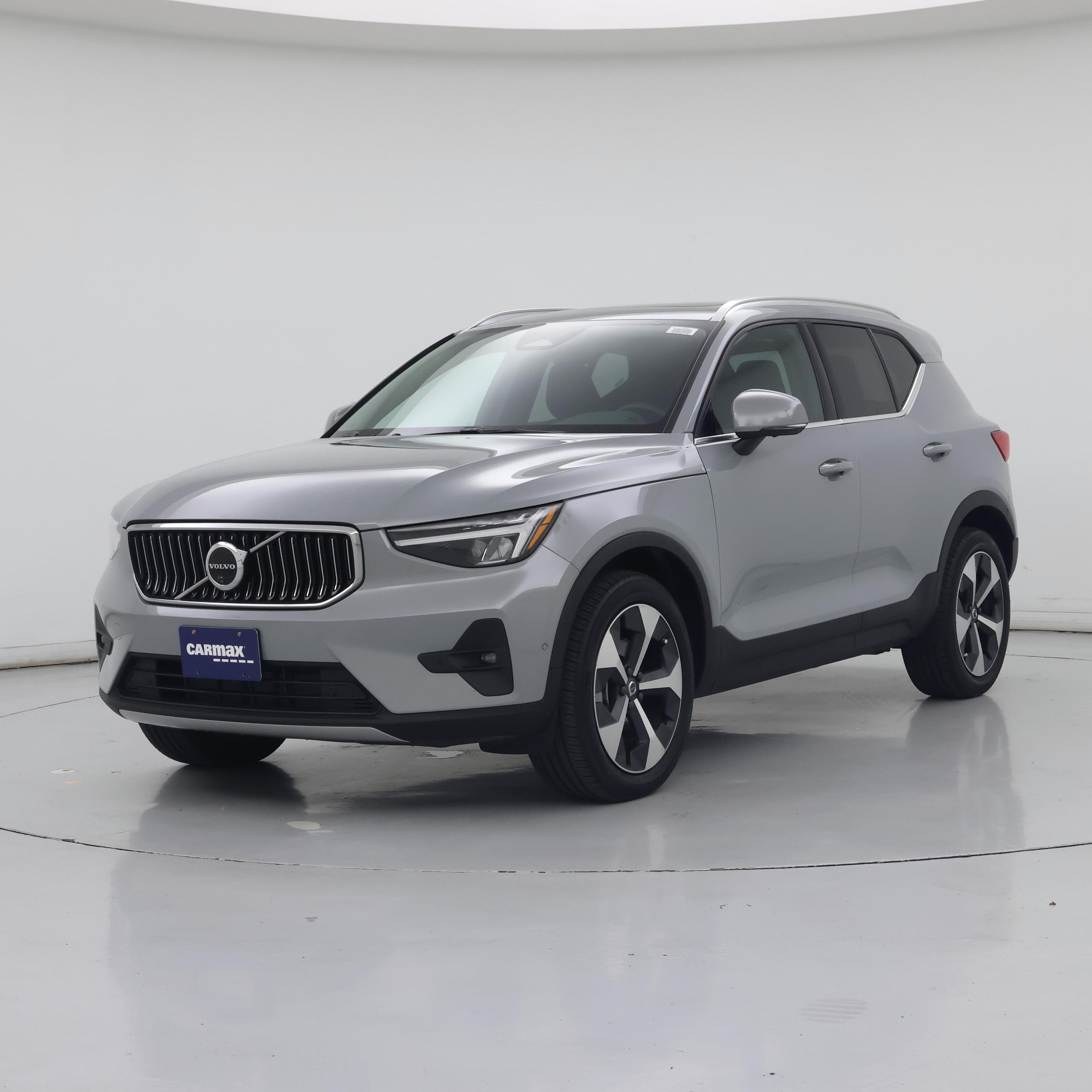 Thumbnail: 2025 Volvo XC40 - 4