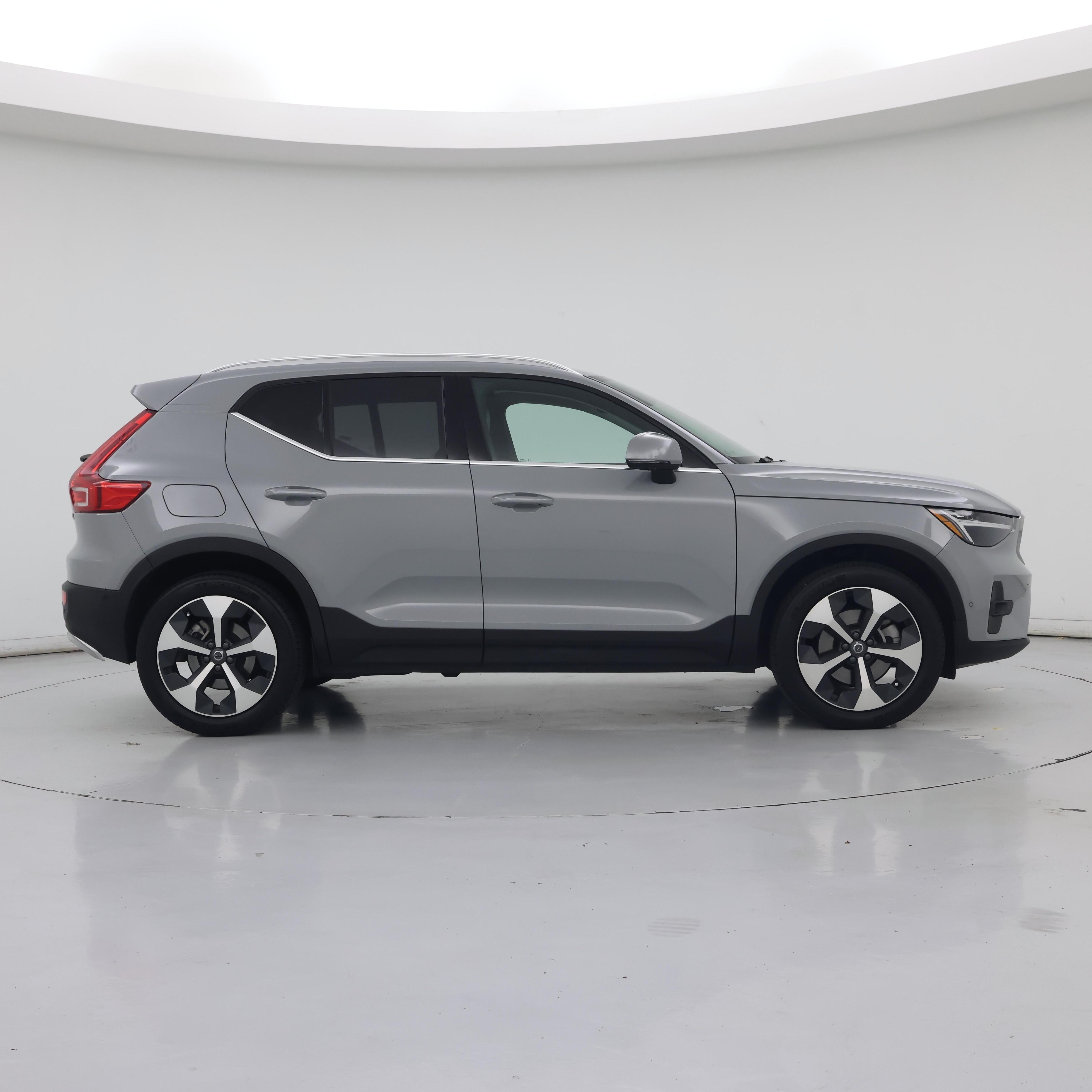 Thumbnail: 2025 Volvo XC40 - 7