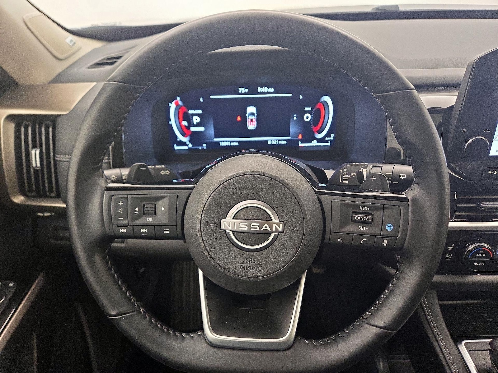 2025 Nissan Pathfinder Platinum - Photo 11