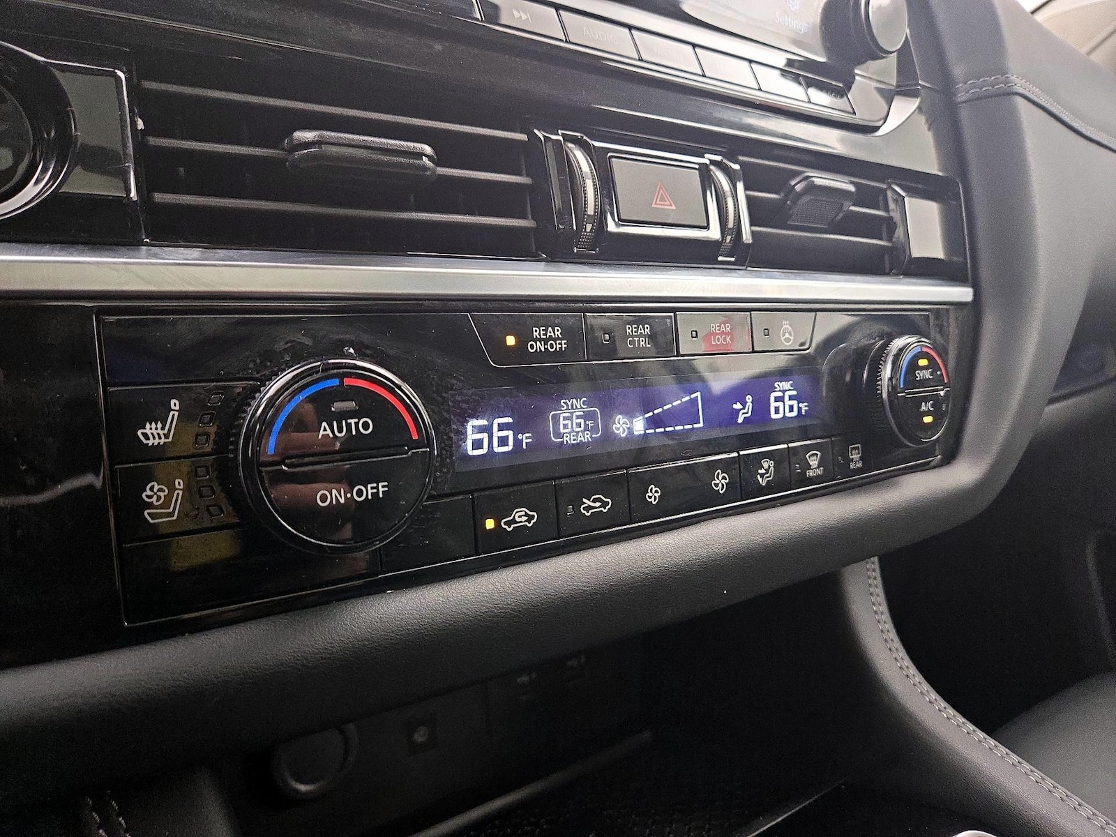 2025 Nissan Pathfinder Platinum - Photo 18