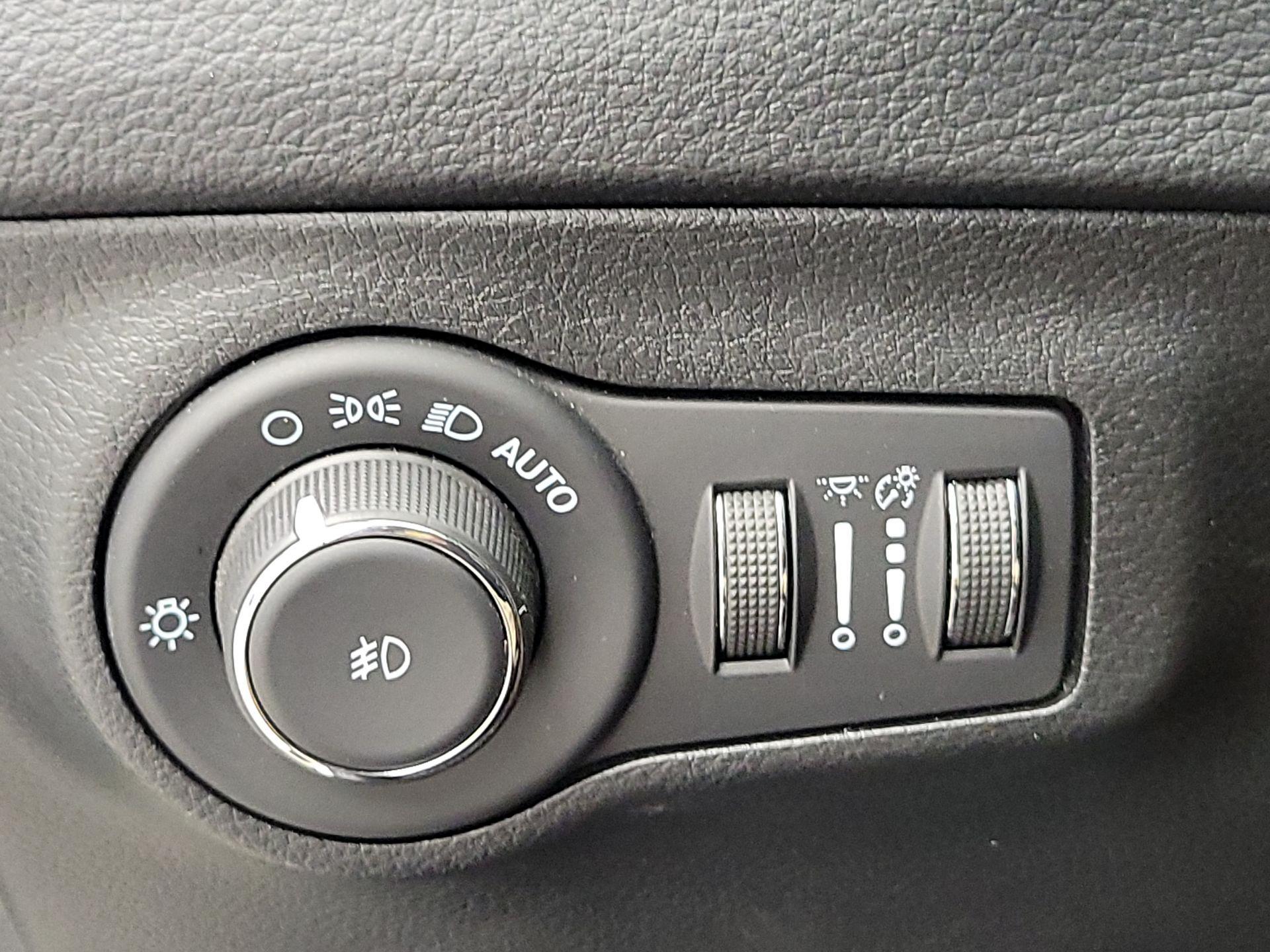 Thumbnail: 2021 Jeep Compass - 13