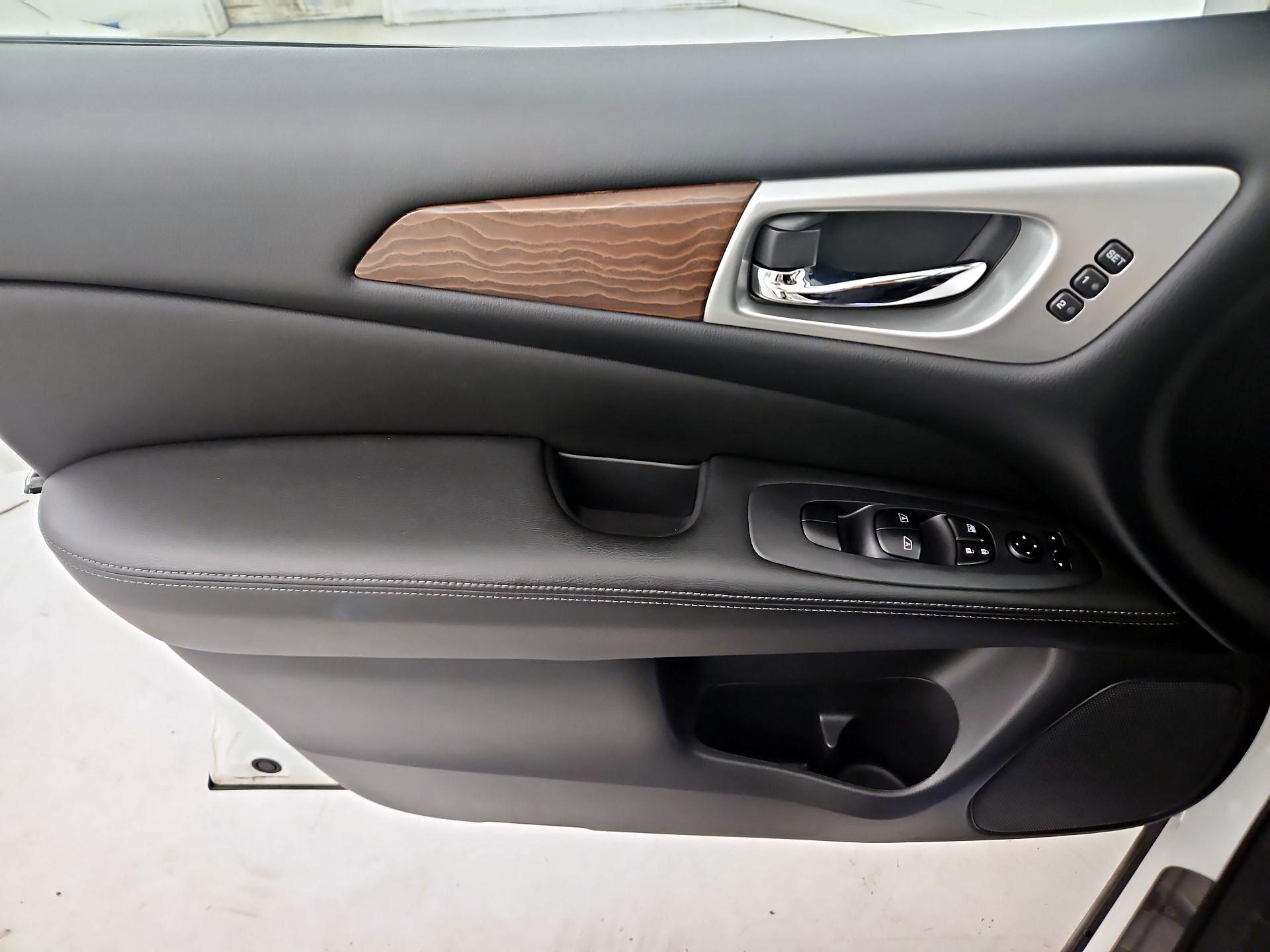 Thumbnail: 2017 Nissan Pathfinder - 12
