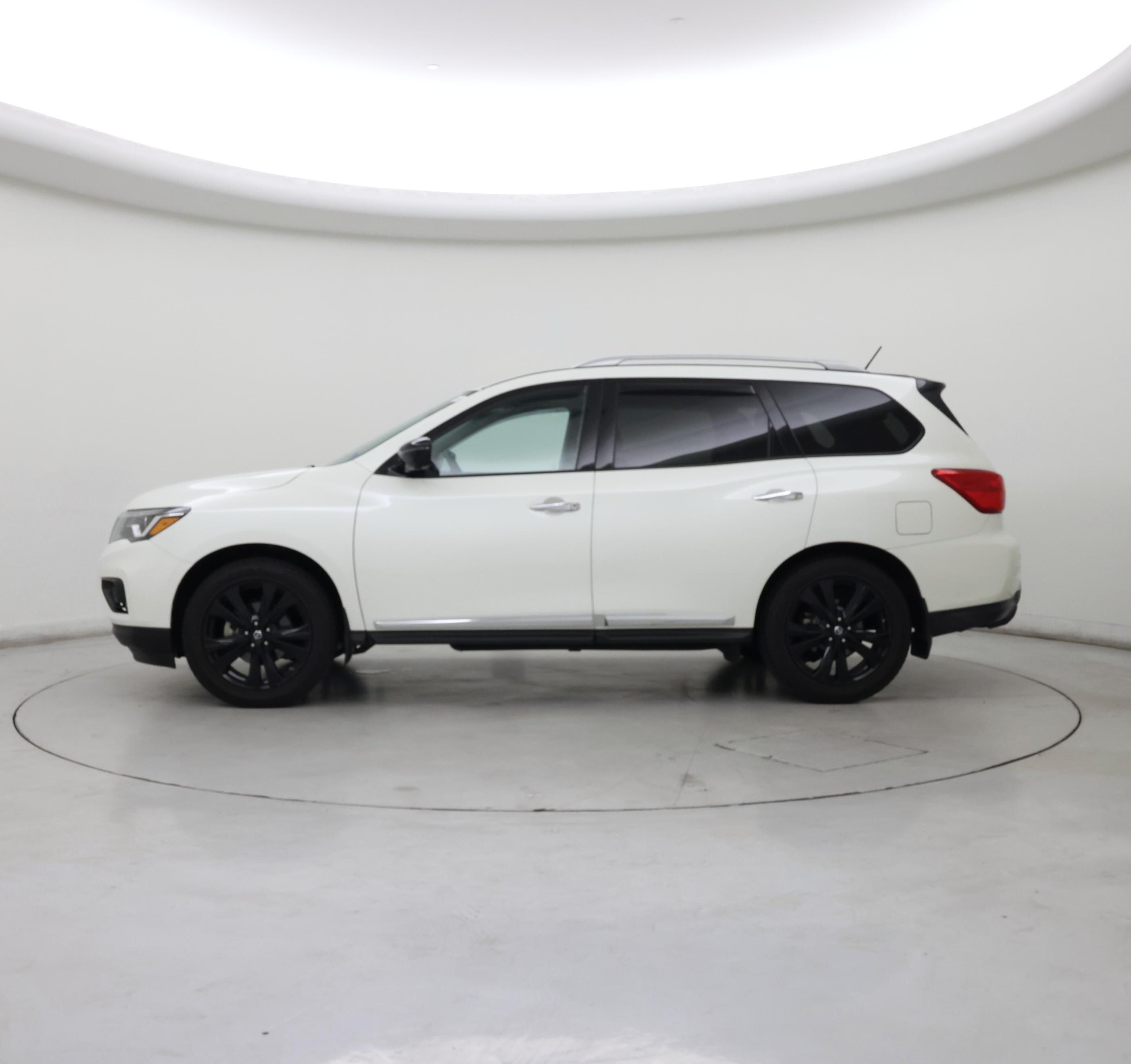 Thumbnail: 2017 Nissan Pathfinder - 3