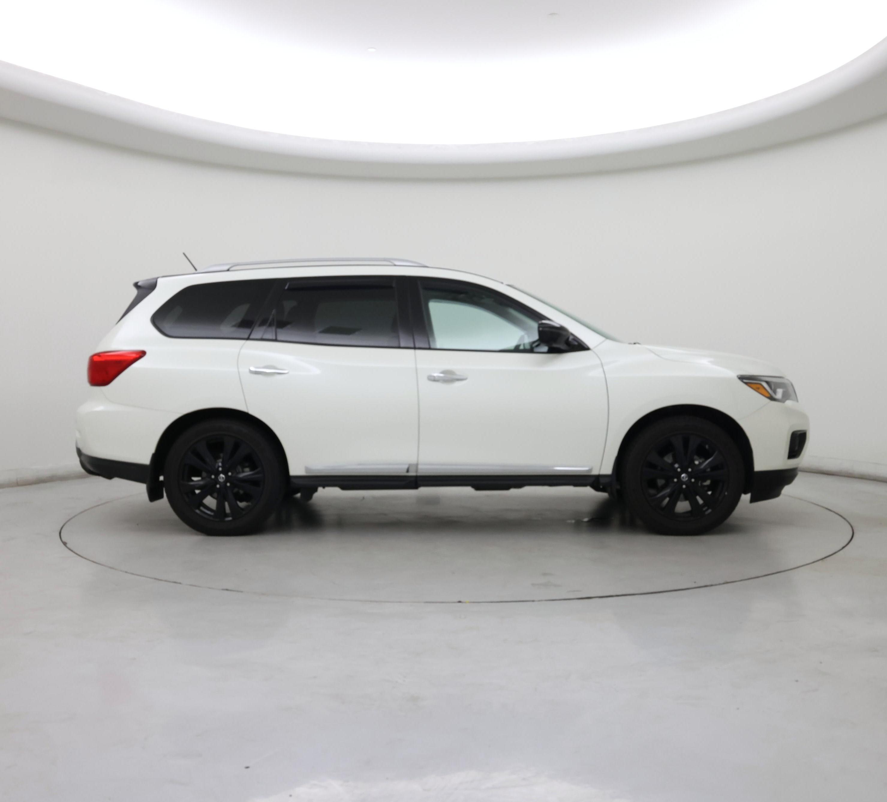Thumbnail: 2017 Nissan Pathfinder - 7