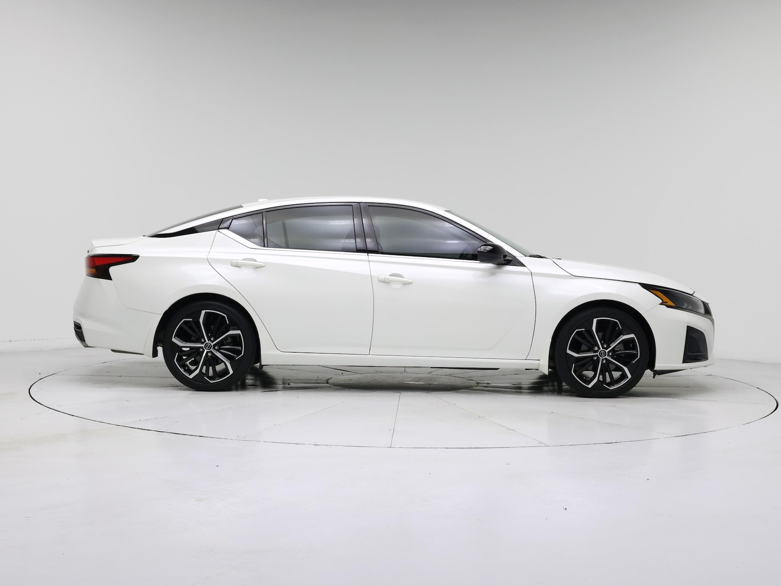 2024 Nissan Altima SR - Photo 8