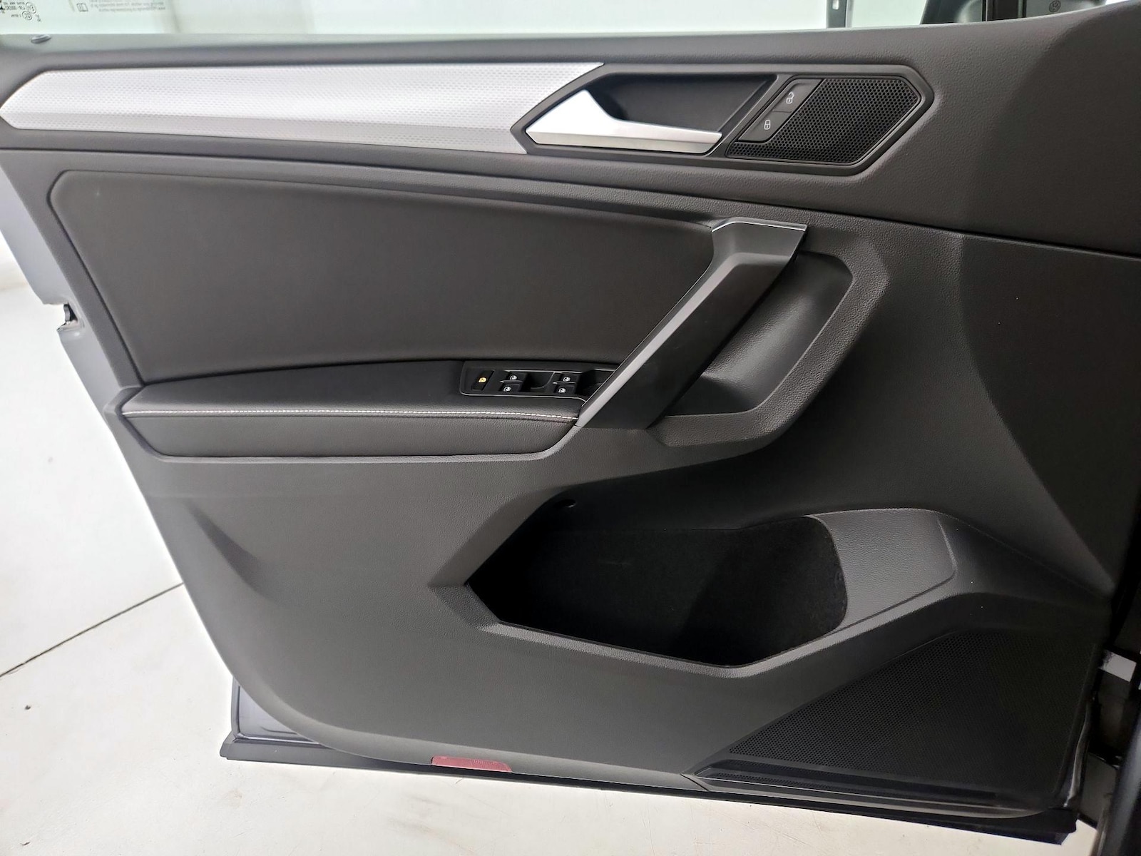 2023 Volkswagen Tiguan S - Photo 13