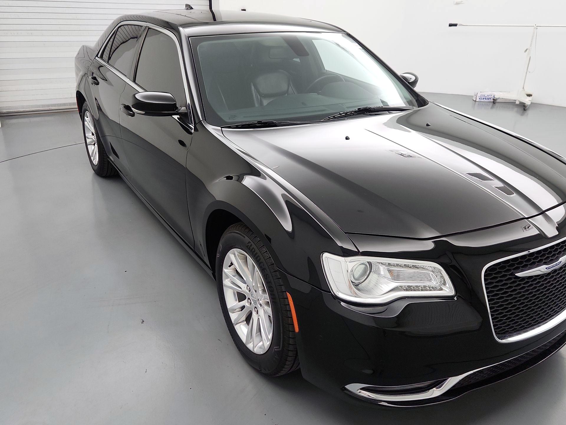Thumbnail: 2021 Chrysler 300 - 1