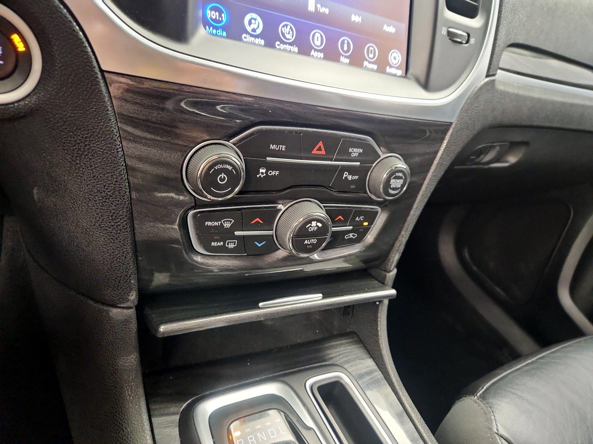 Thumbnail: 2021 Chrysler 300 - 14