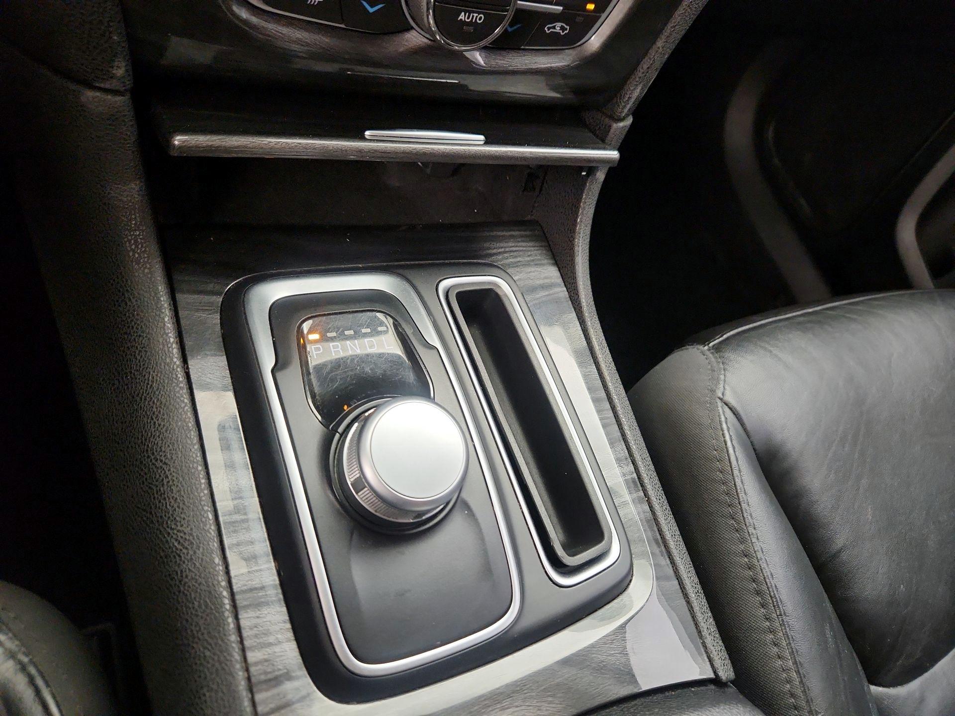 Thumbnail: 2021 Chrysler 300 - 15