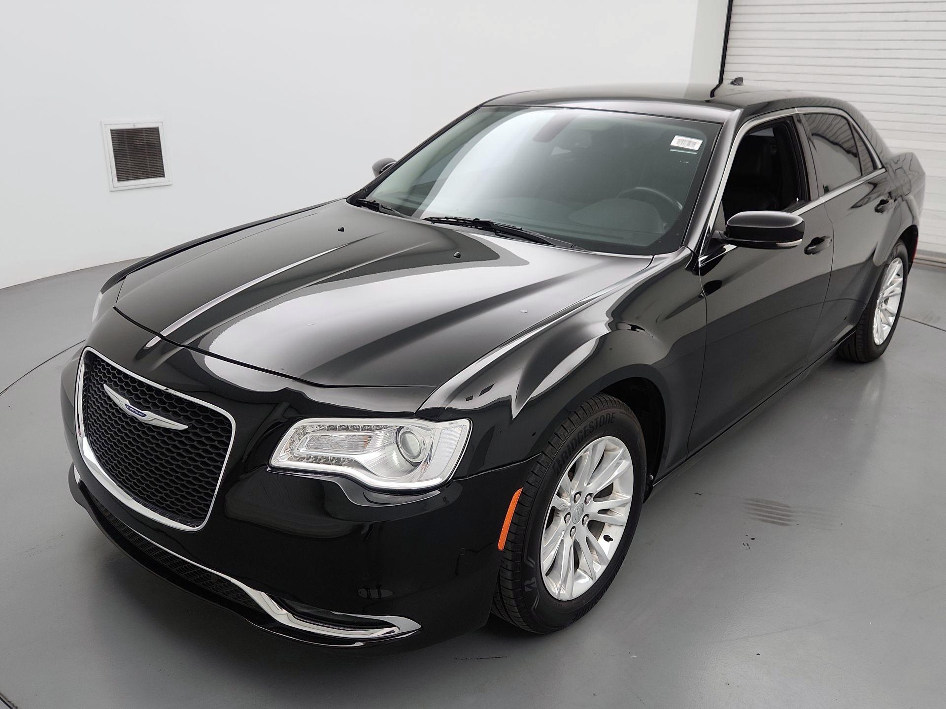 Thumbnail: 2021 Chrysler 300 - 3