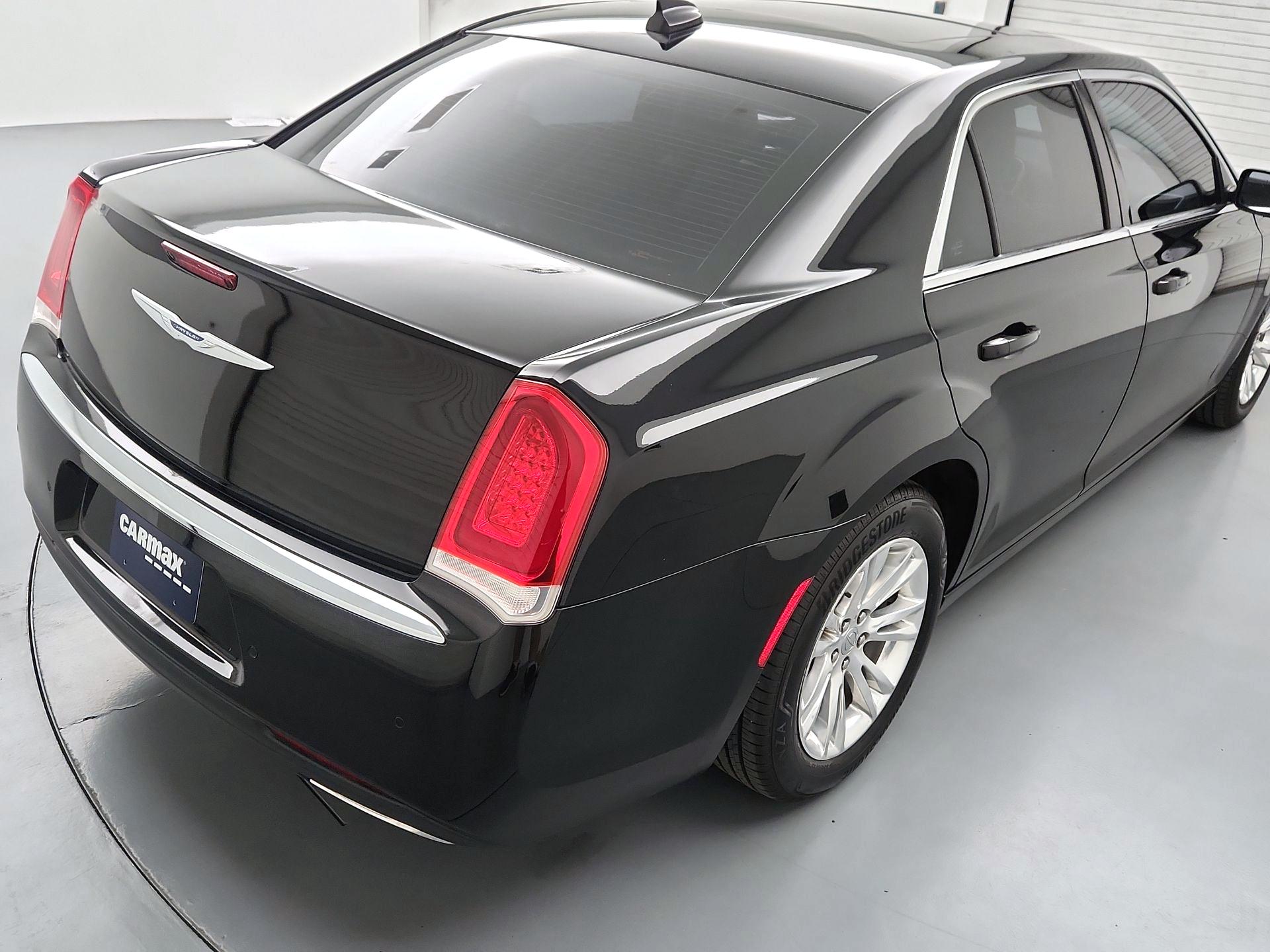 Thumbnail: 2021 Chrysler 300 - 5