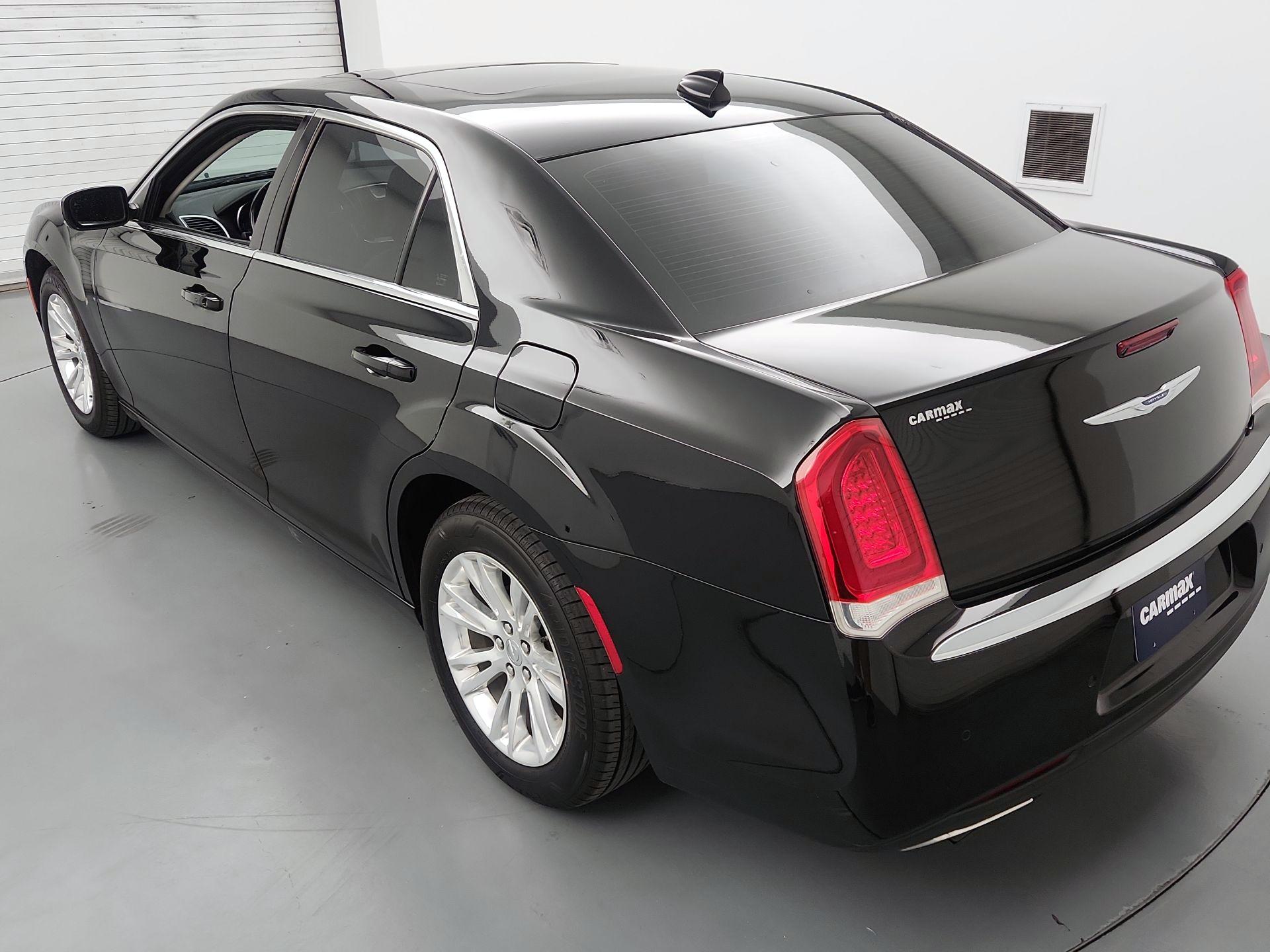 Thumbnail: 2021 Chrysler 300 - 7