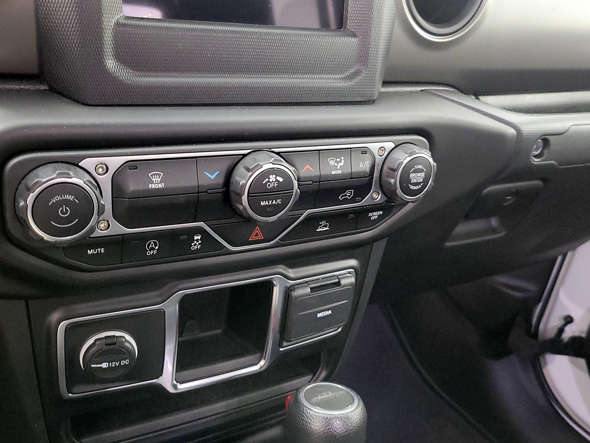 Thumbnail: 2023 Jeep Gladiator - 16