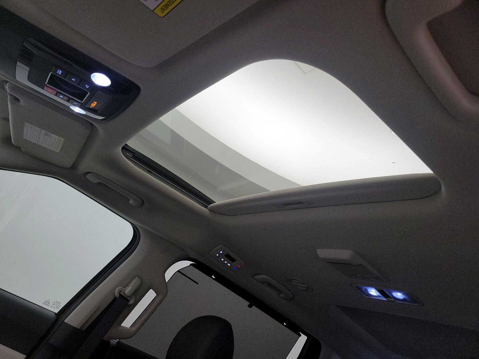 Thumbnail: 2024 Kia Carnival - 17