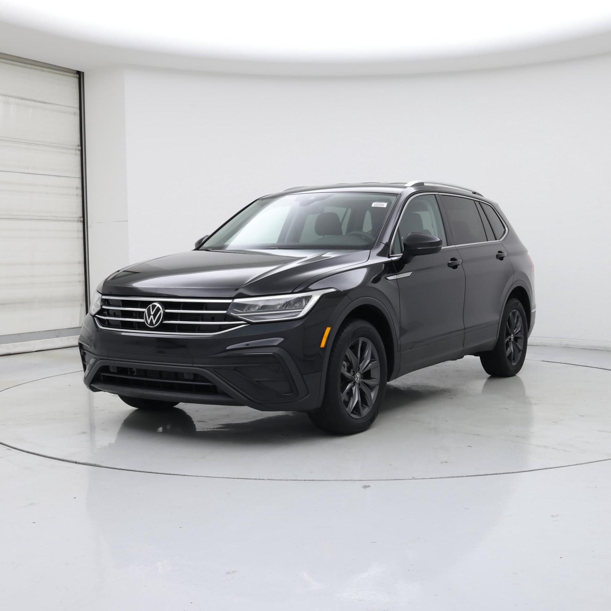 Thumbnail: 2023 Volkswagen Tiguan - 4