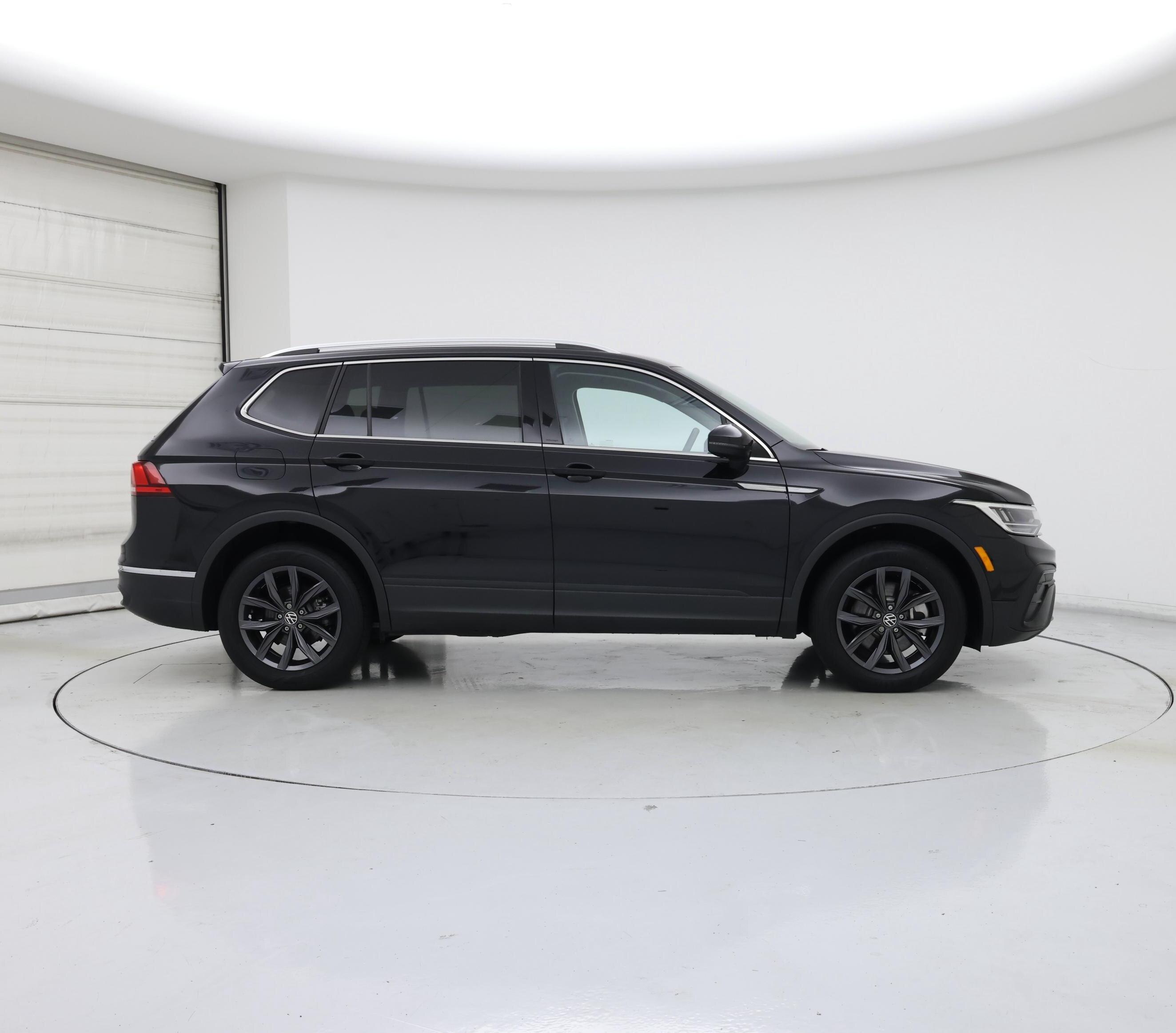 Thumbnail: 2023 Volkswagen Tiguan - 7