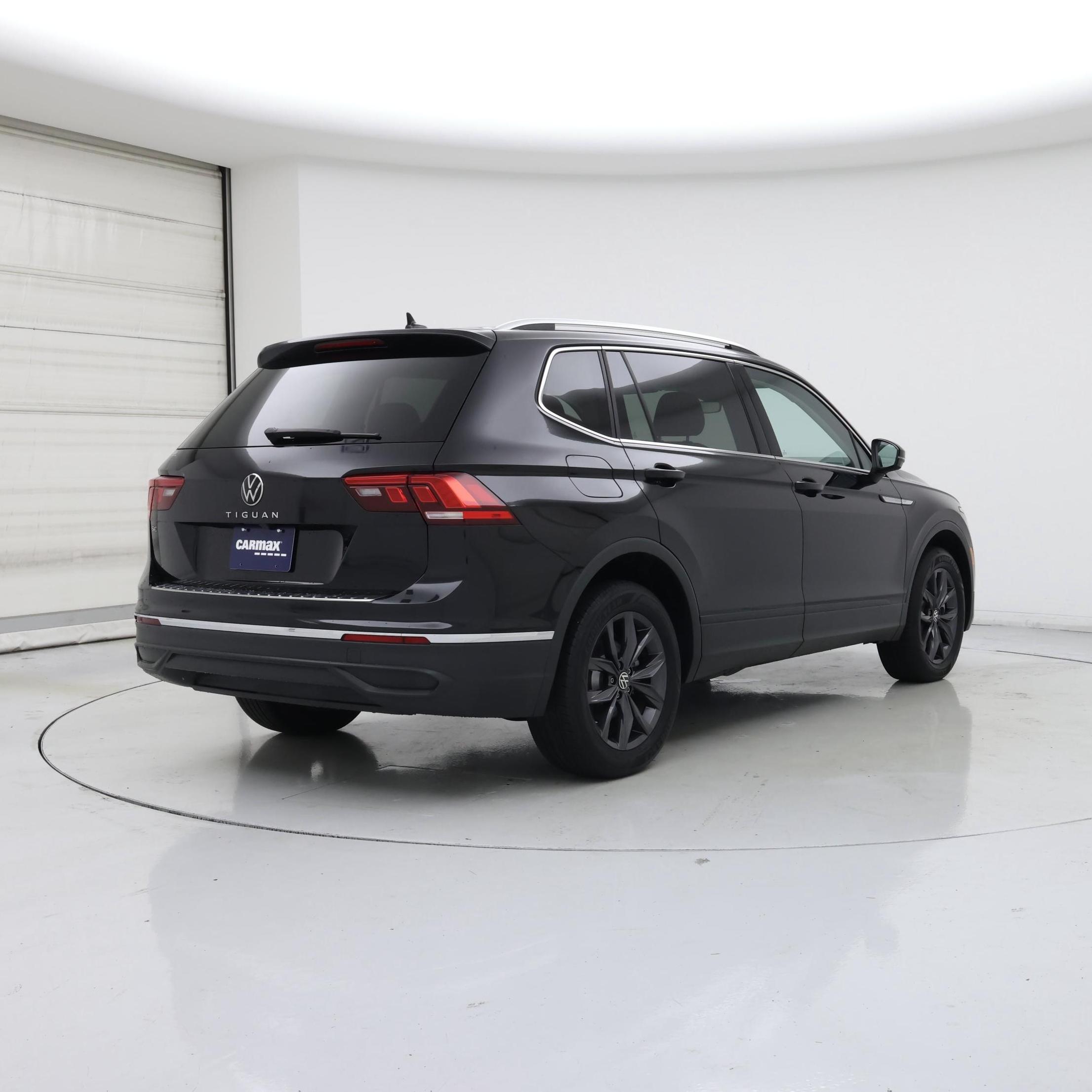 Thumbnail: 2023 Volkswagen Tiguan - 8