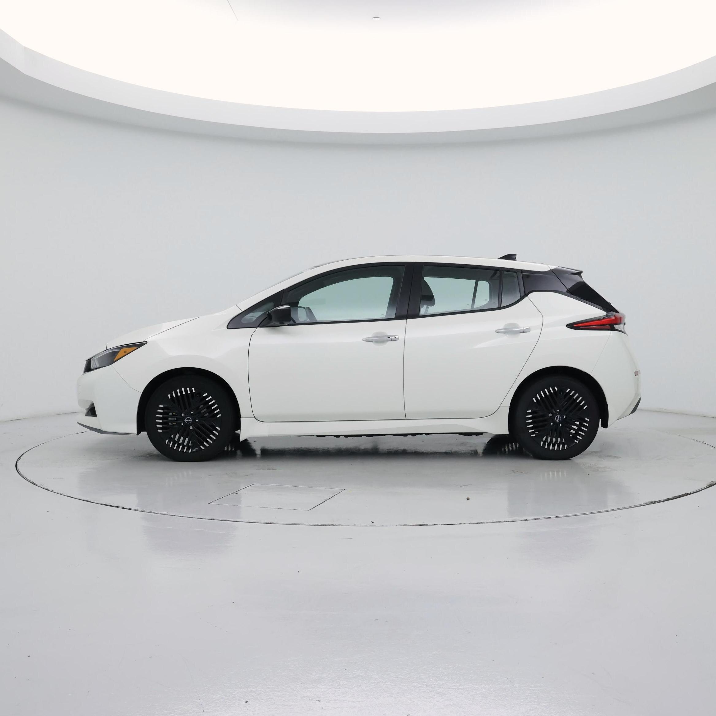 Thumbnail: 2023 Nissan Leaf - 3