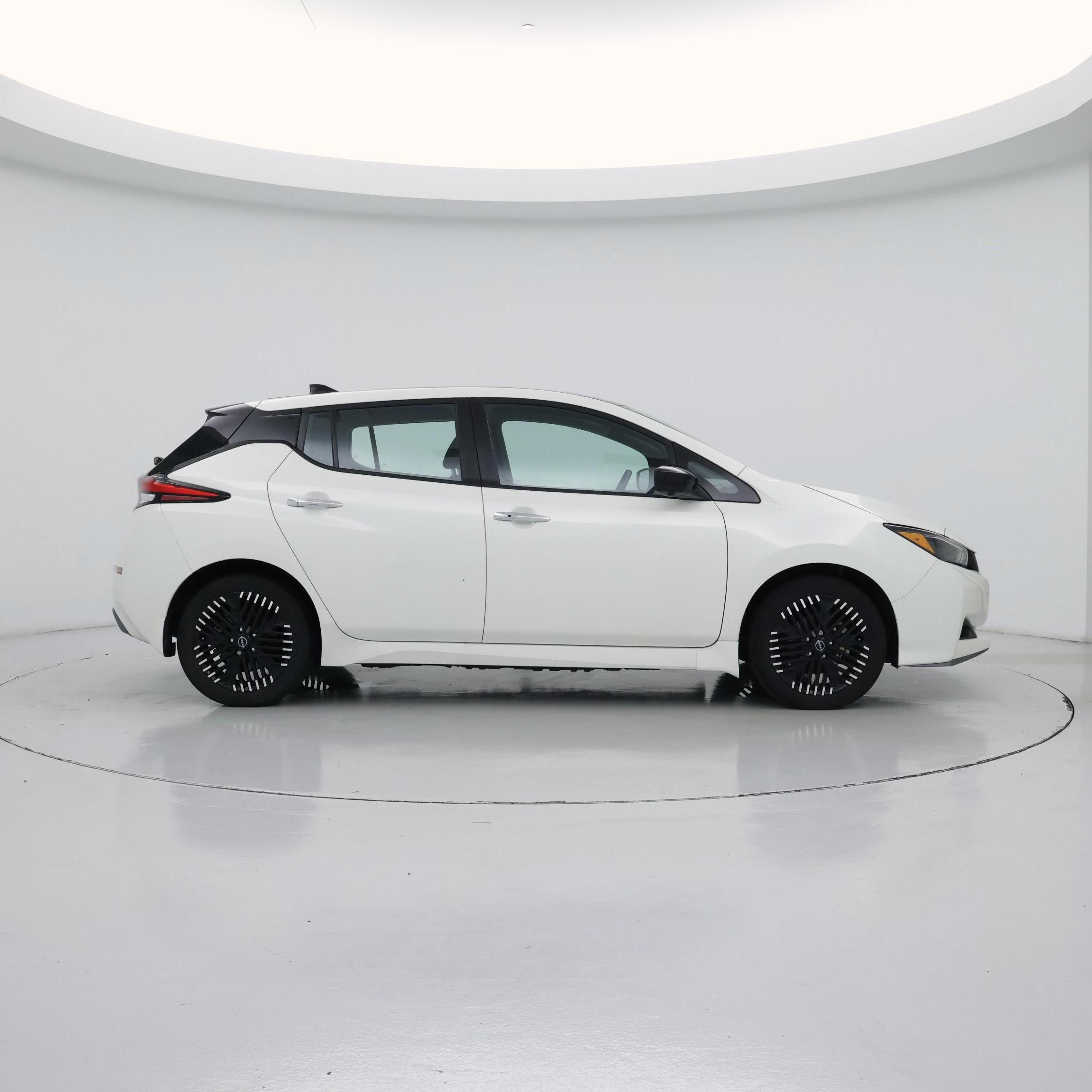 Thumbnail: 2023 Nissan Leaf - 7