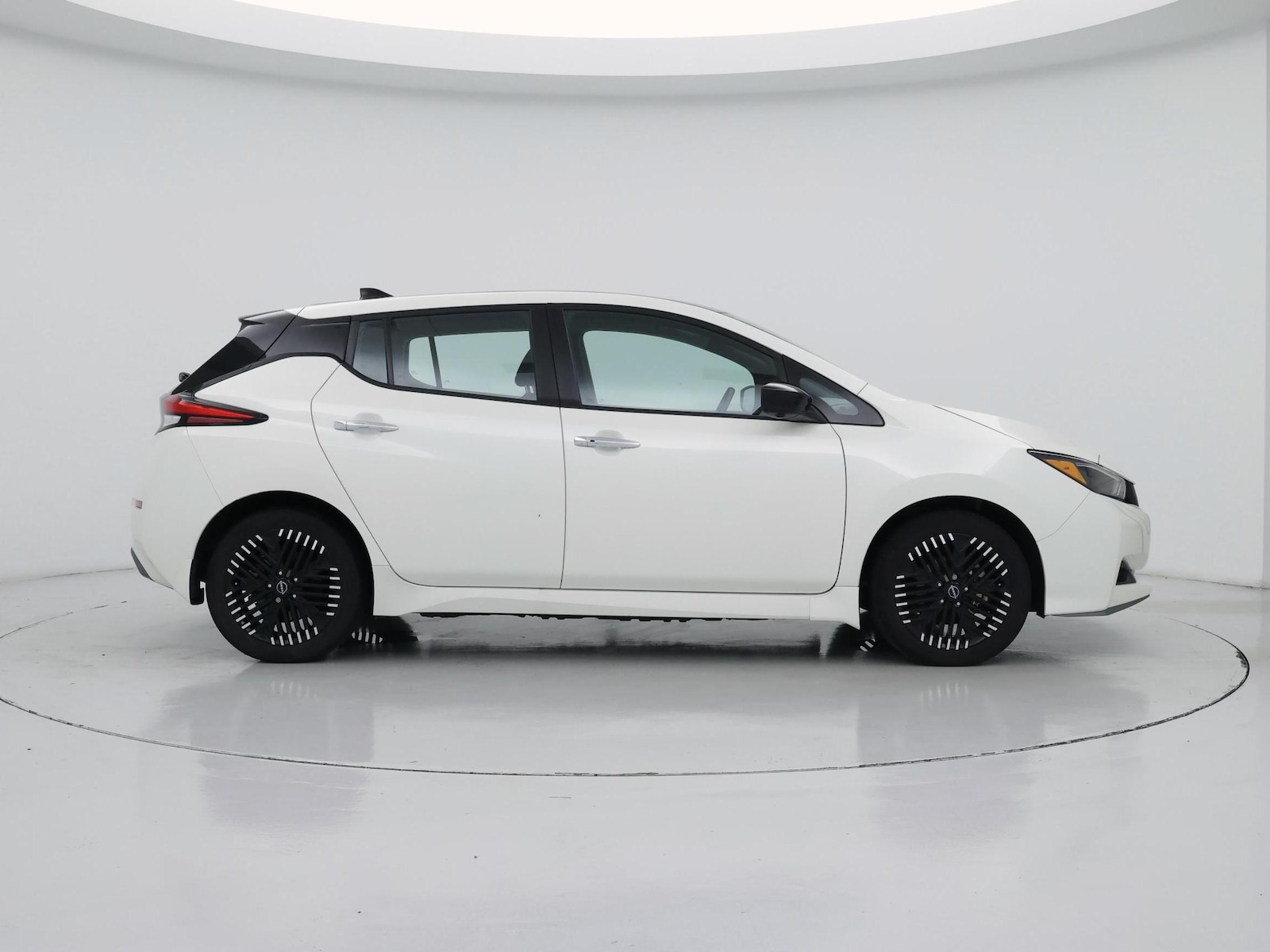 2023 Nissan Leaf SV Plus - Photo 8