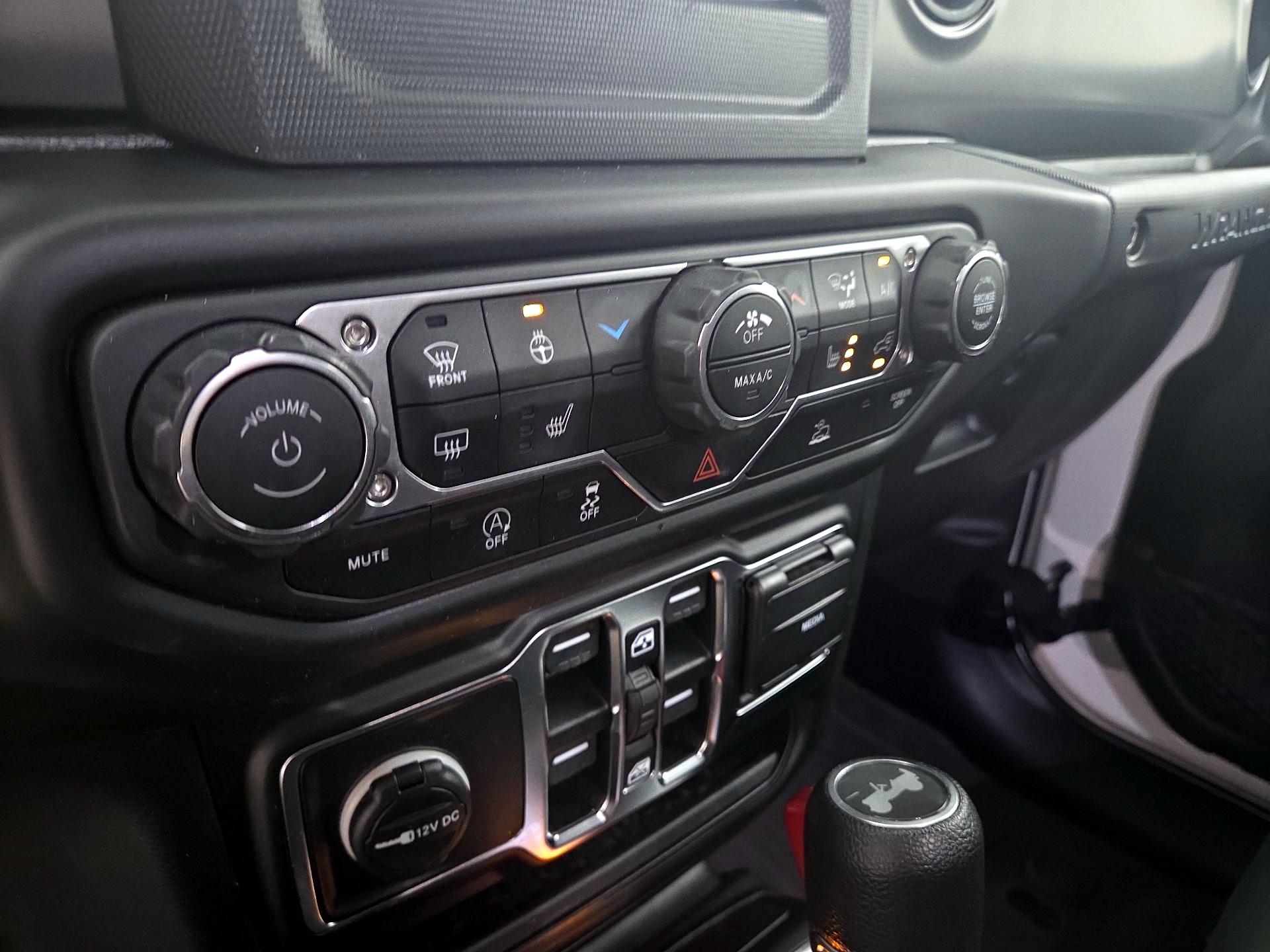 Thumbnail: 2022 Jeep Wrangler - 16
