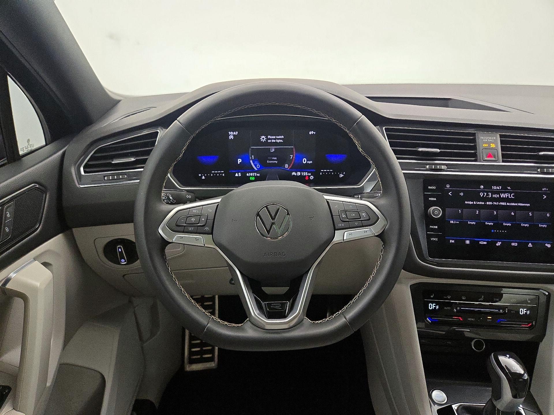 Thumbnail: 2023 Volkswagen Tiguan - 10