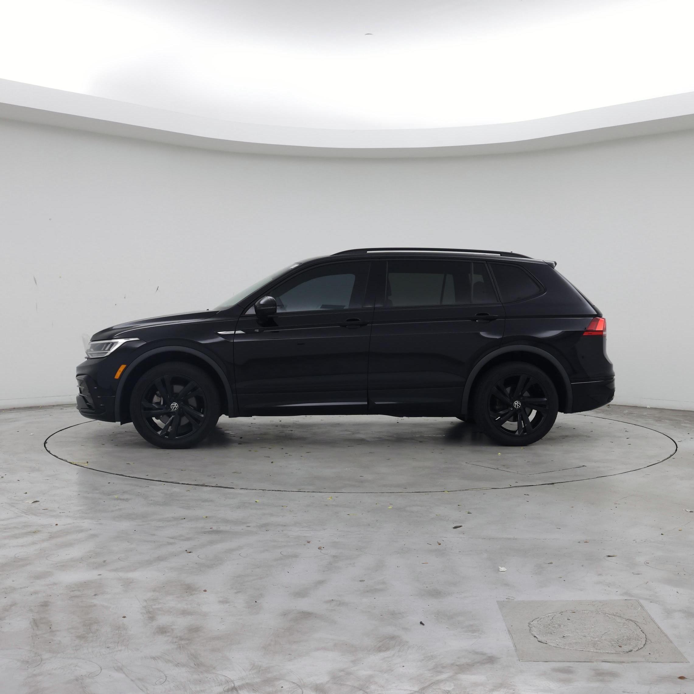 Thumbnail: 2023 Volkswagen Tiguan - 3