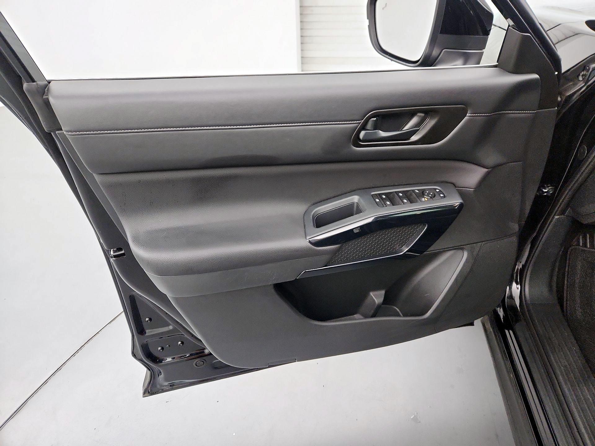 Thumbnail: 2025 Nissan Pathfinder - 12
