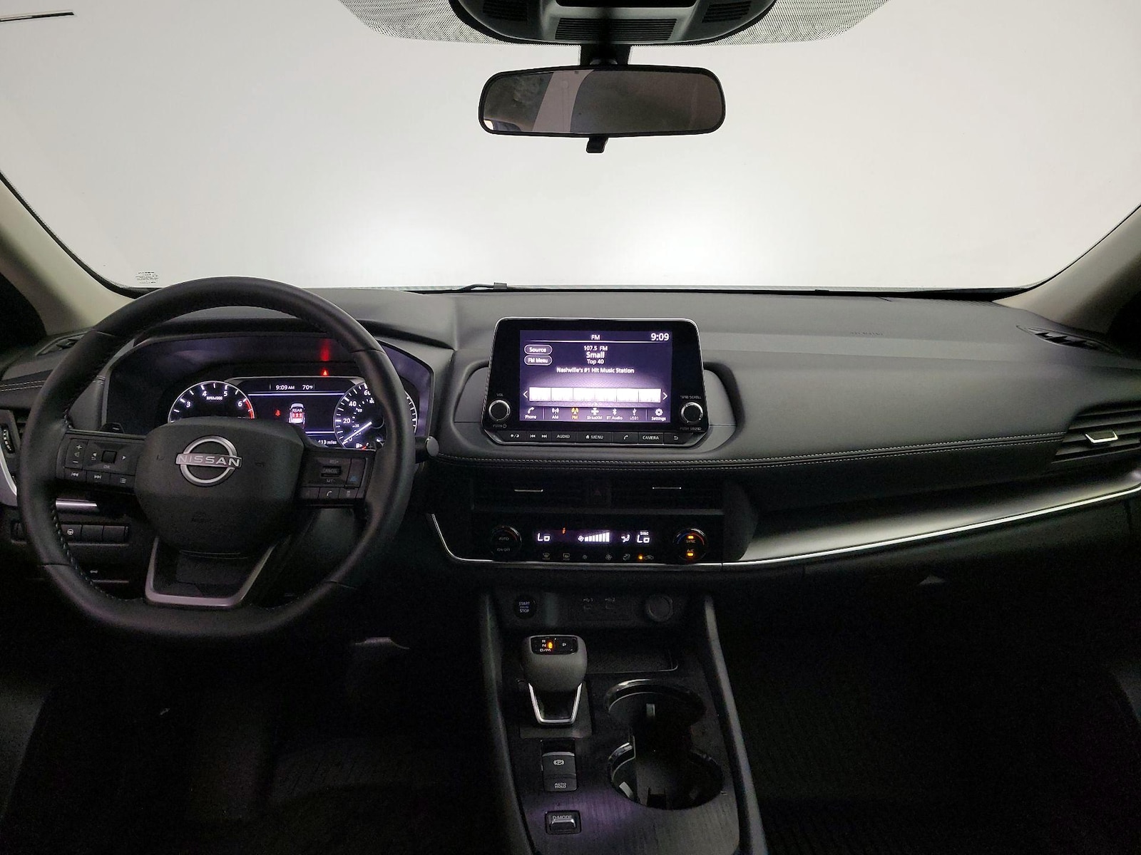 2025 Nissan Rogue SV - Photo 10