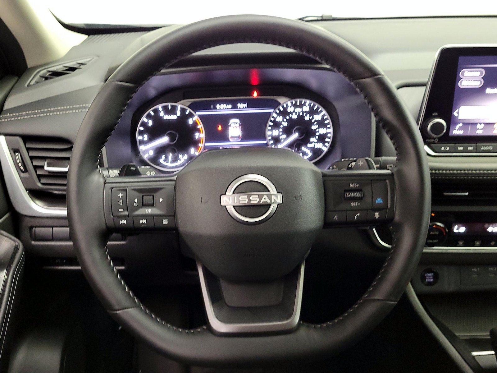 2025 Nissan Rogue SV - Photo 11