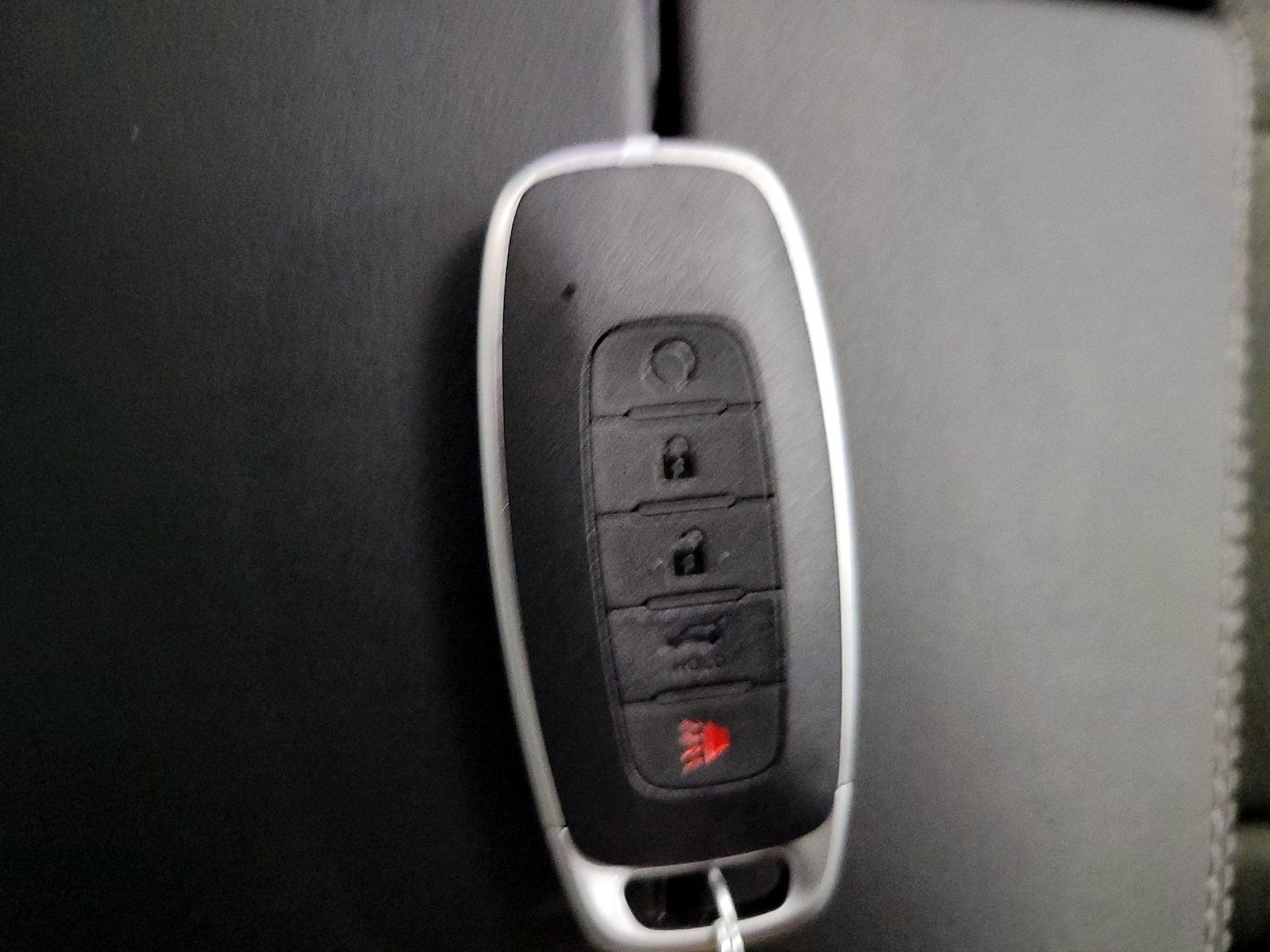 2025 Nissan Rogue SV - Photo 23