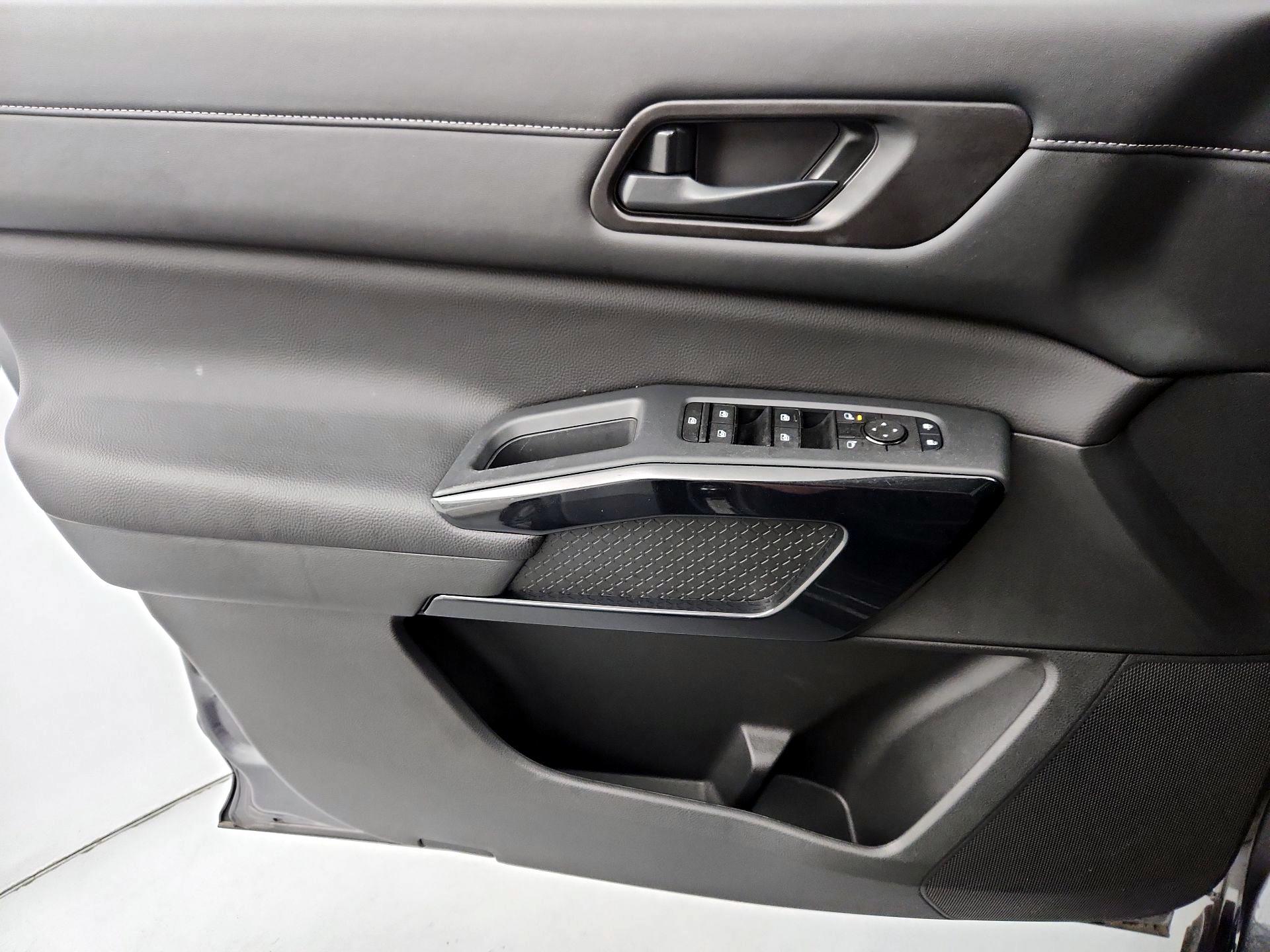 Thumbnail: 2025 Nissan Pathfinder - 12