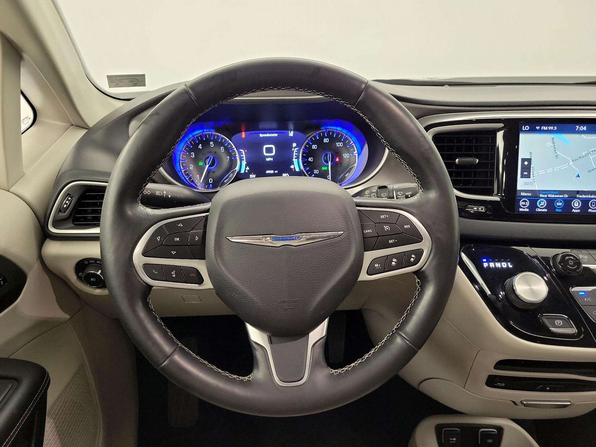 Thumbnail: 2020 Chrysler Pacifica - 10