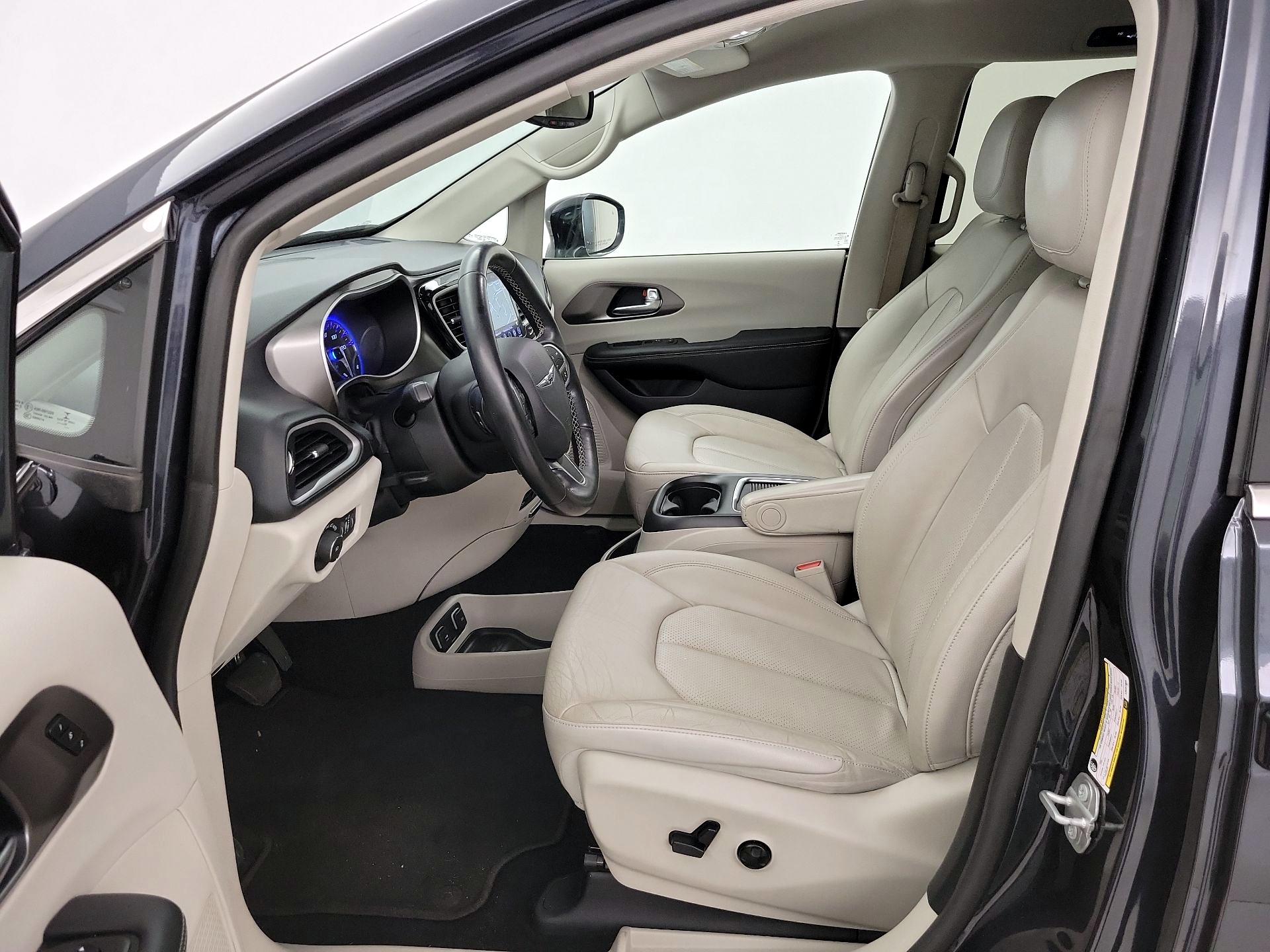 Thumbnail: 2020 Chrysler Pacifica - 11