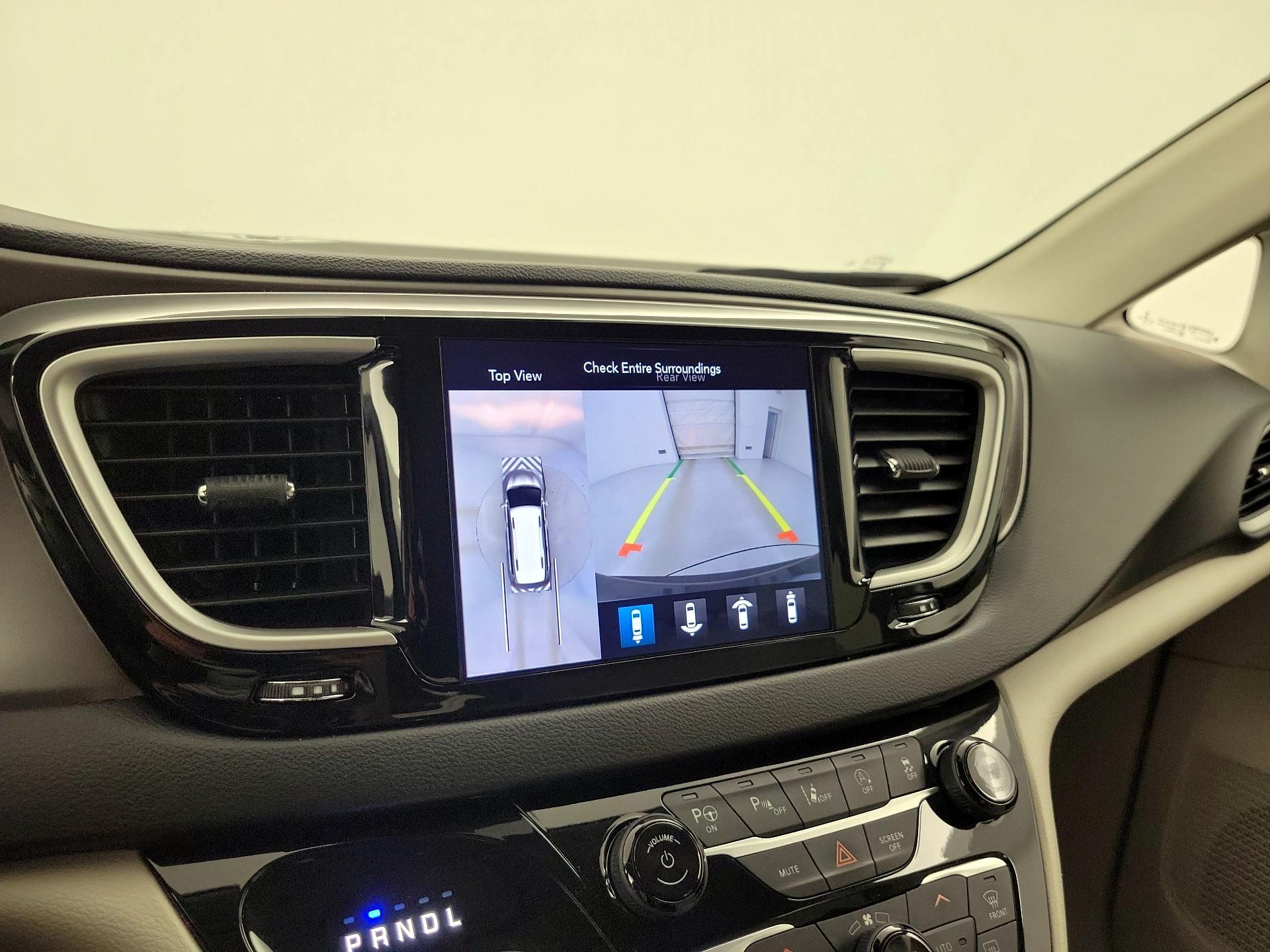 Thumbnail: 2020 Chrysler Pacifica - 15