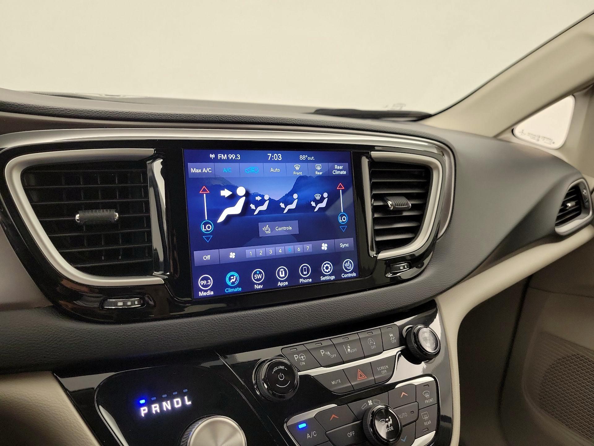 Thumbnail: 2020 Chrysler Pacifica - 17