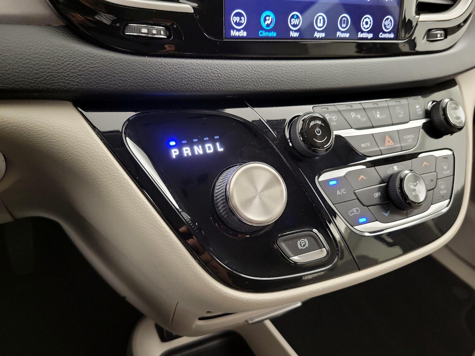 Thumbnail: 2020 Chrysler Pacifica - 18