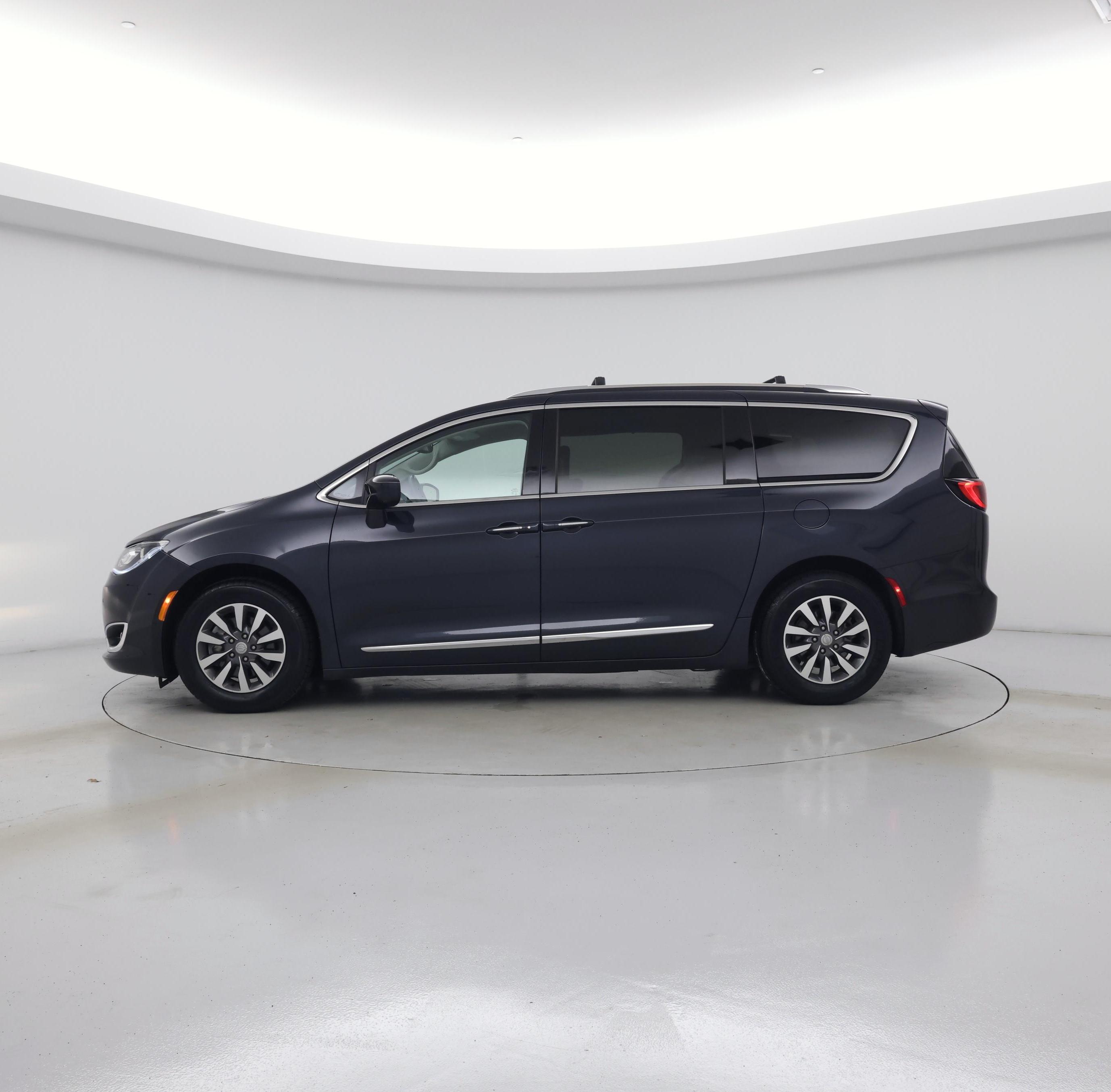 Thumbnail: 2020 Chrysler Pacifica - 3
