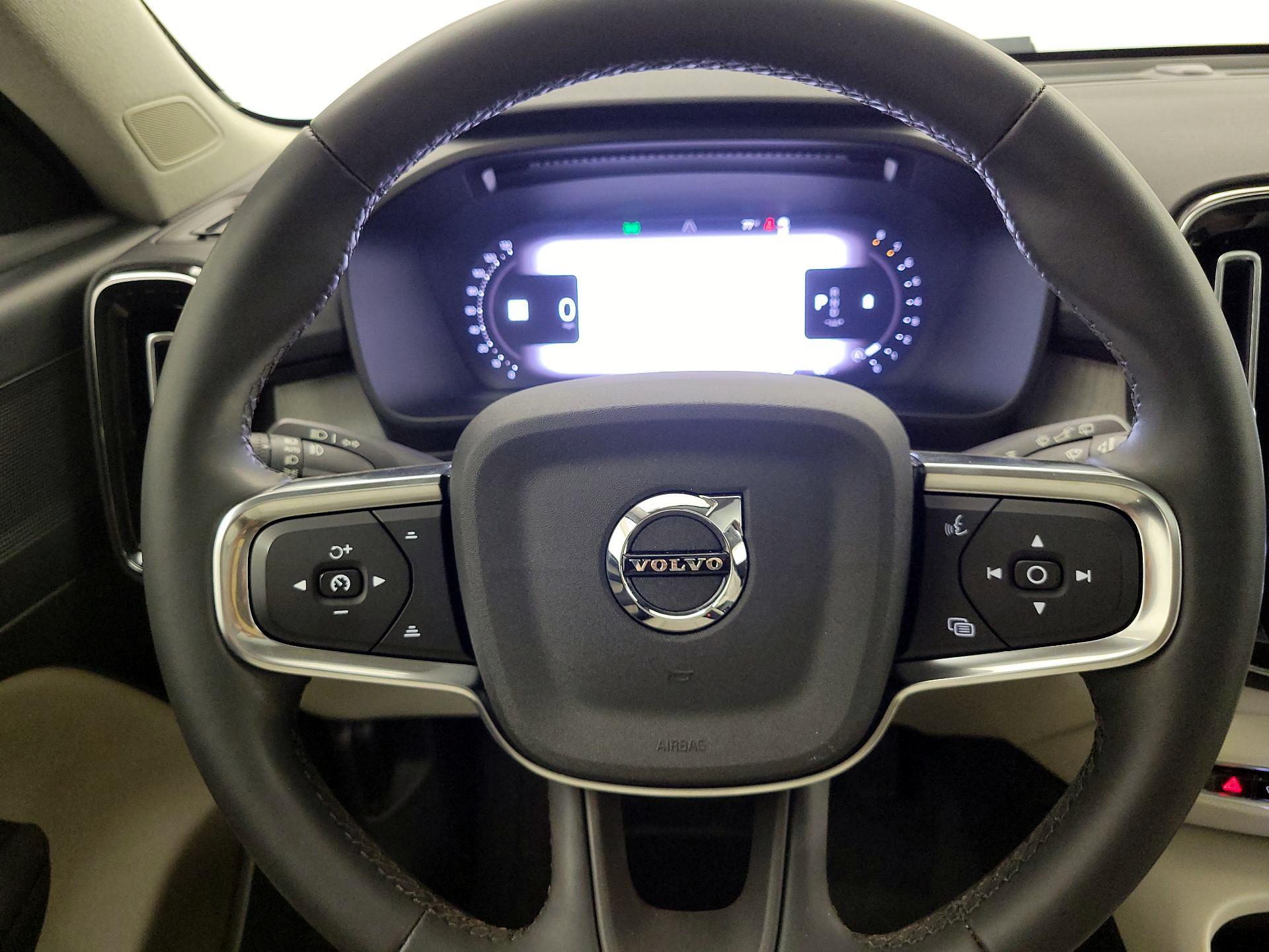 Thumbnail: 2024 Volvo XC40 - 10