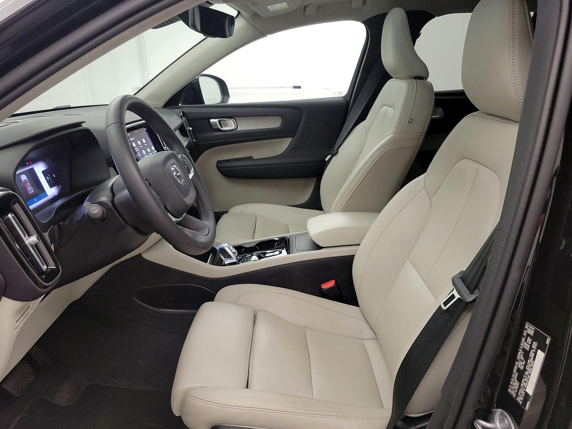 Thumbnail: 2024 Volvo XC40 - 11