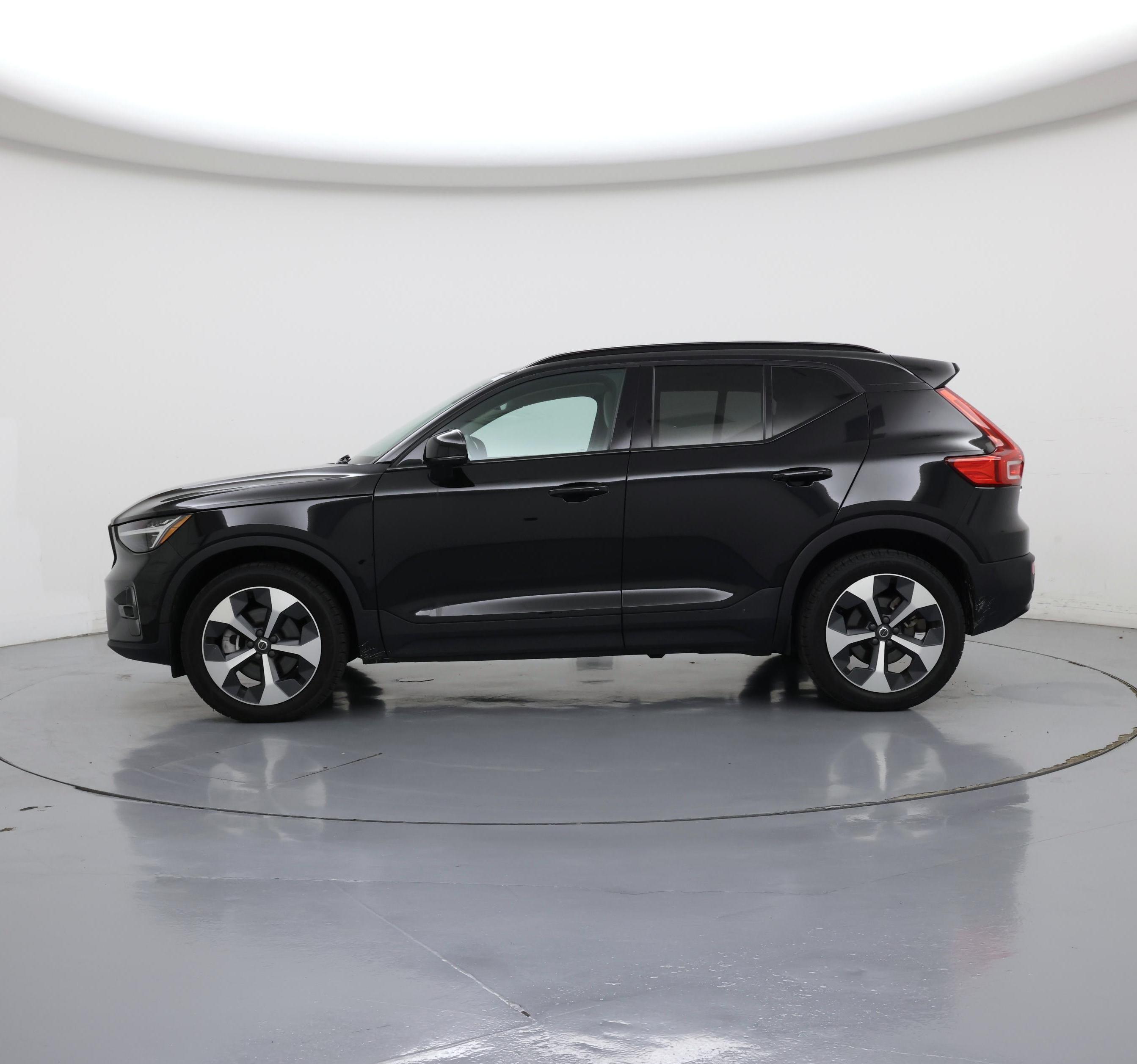 Thumbnail: 2024 Volvo XC40 - 3