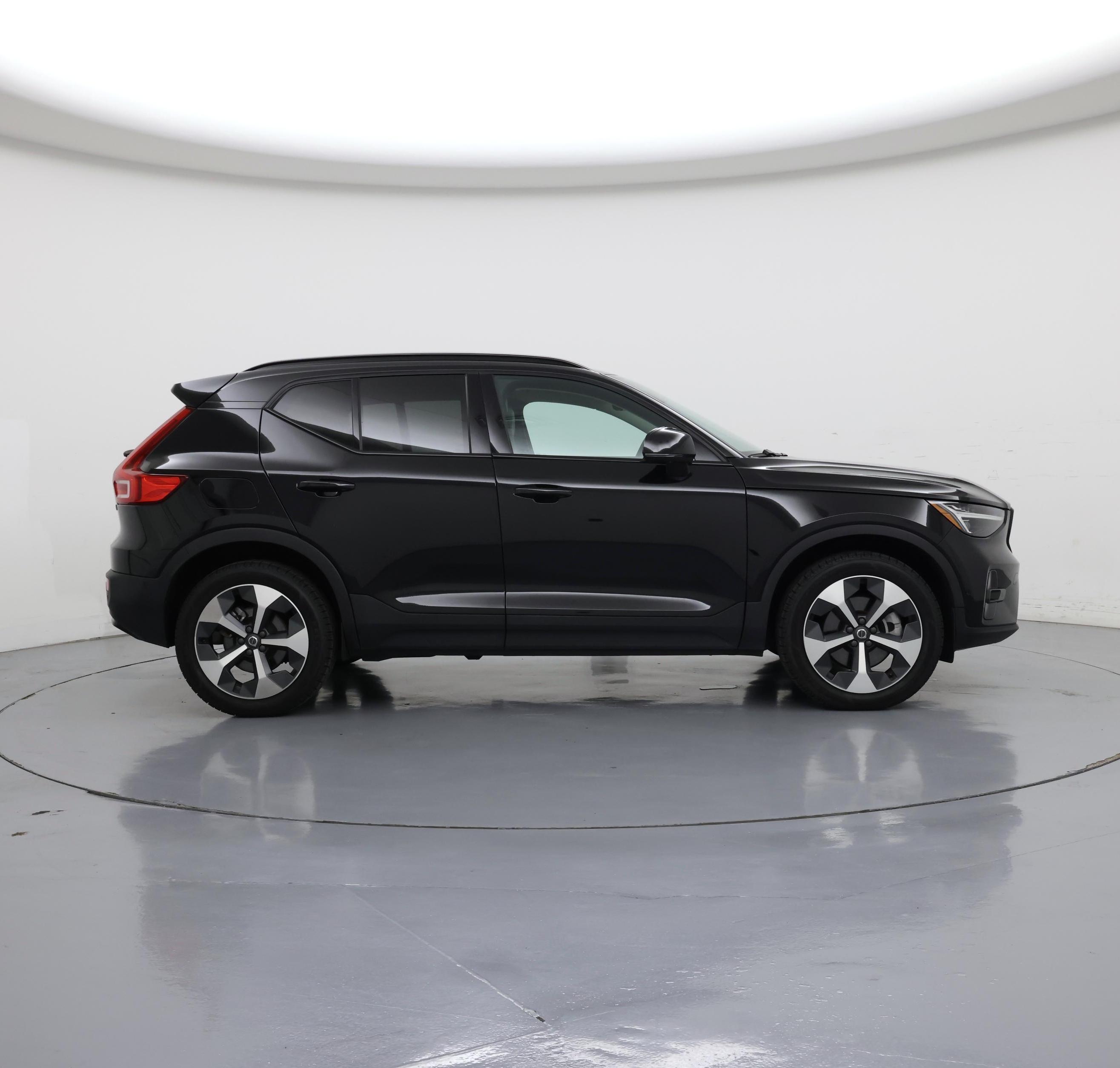 Thumbnail: 2024 Volvo XC40 - 7