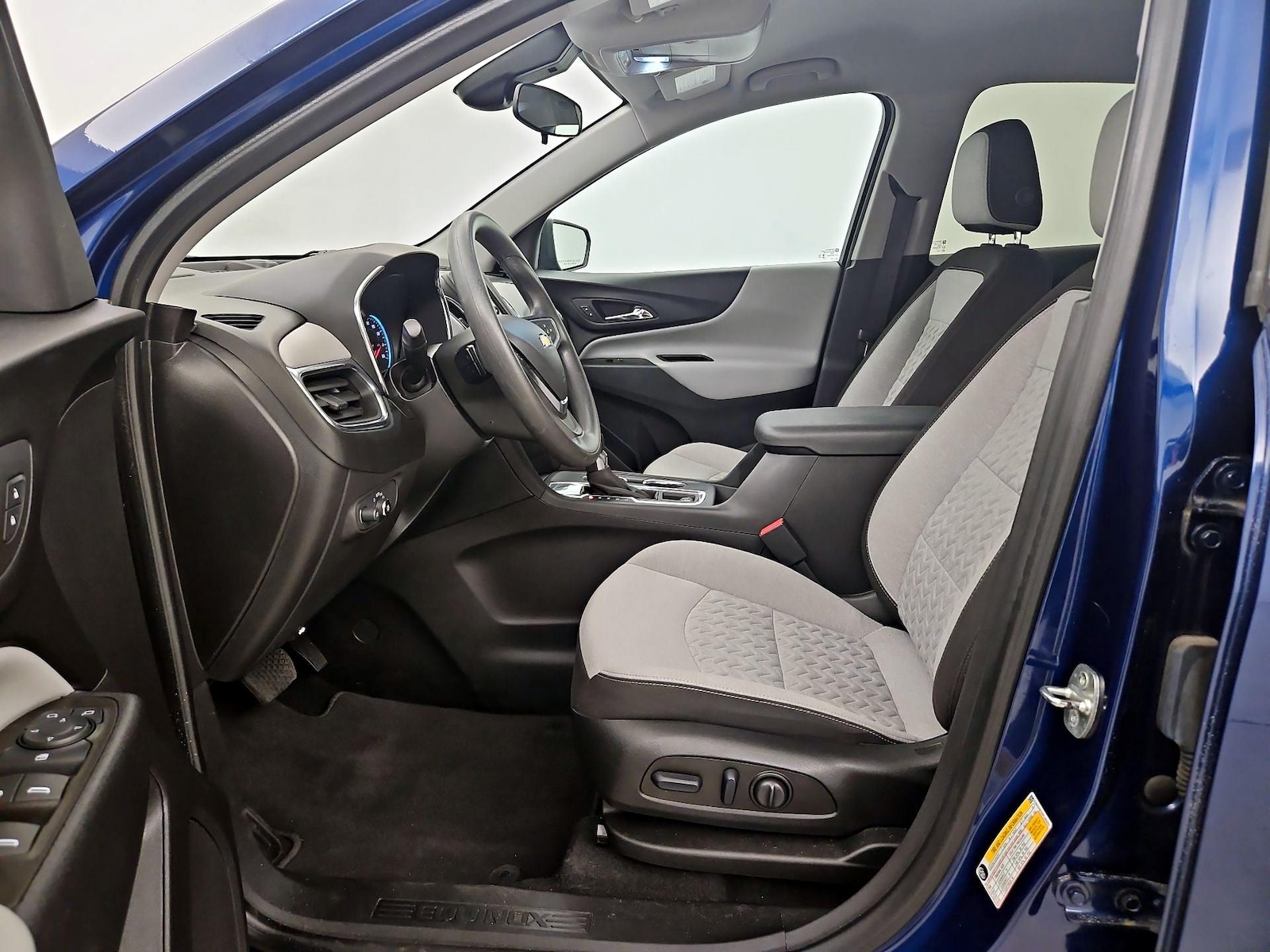 2023 Chevrolet Equinox LS - Photo 12