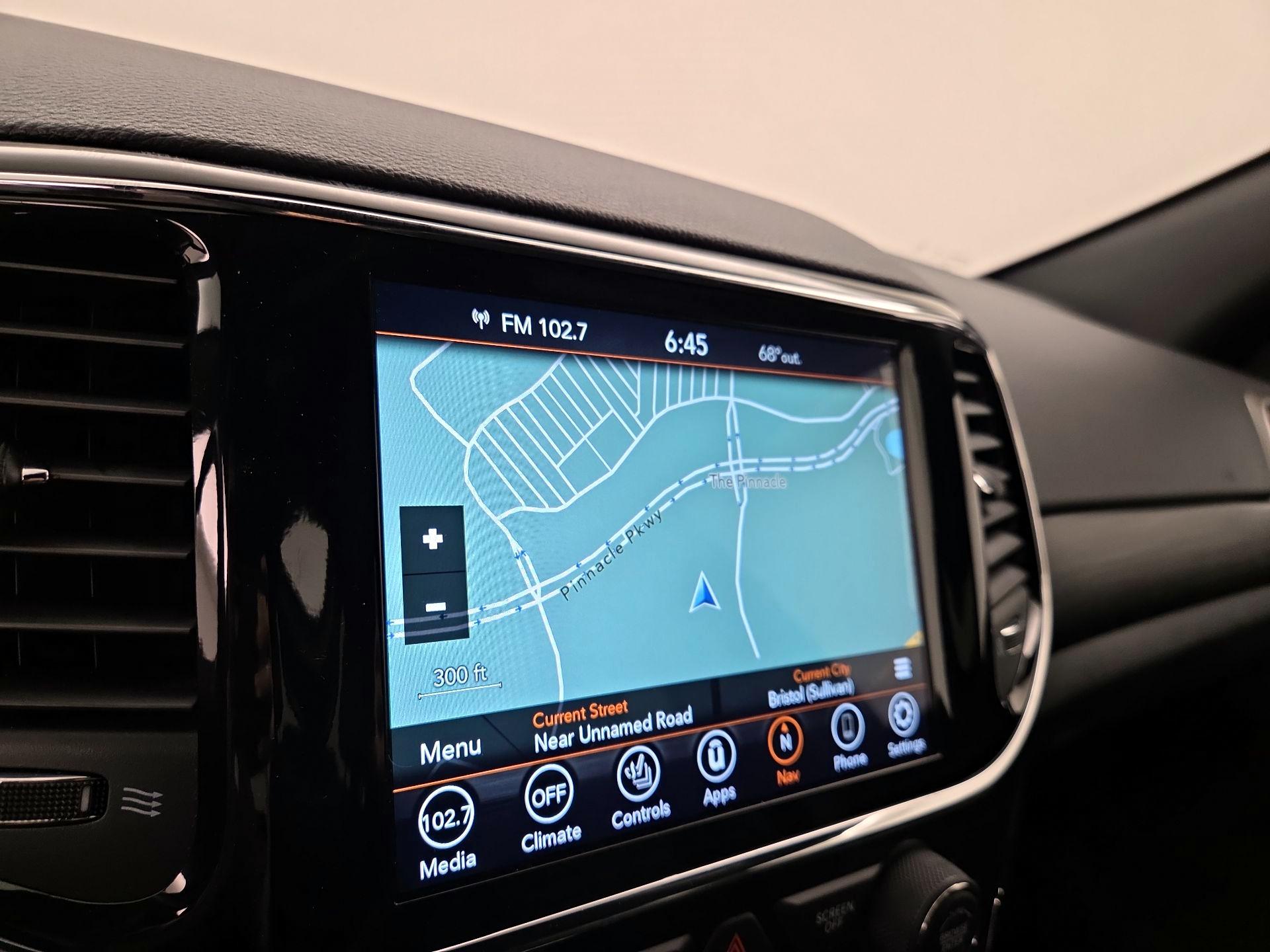 Thumbnail: 2022 Jeep Grand Cherokee - 14